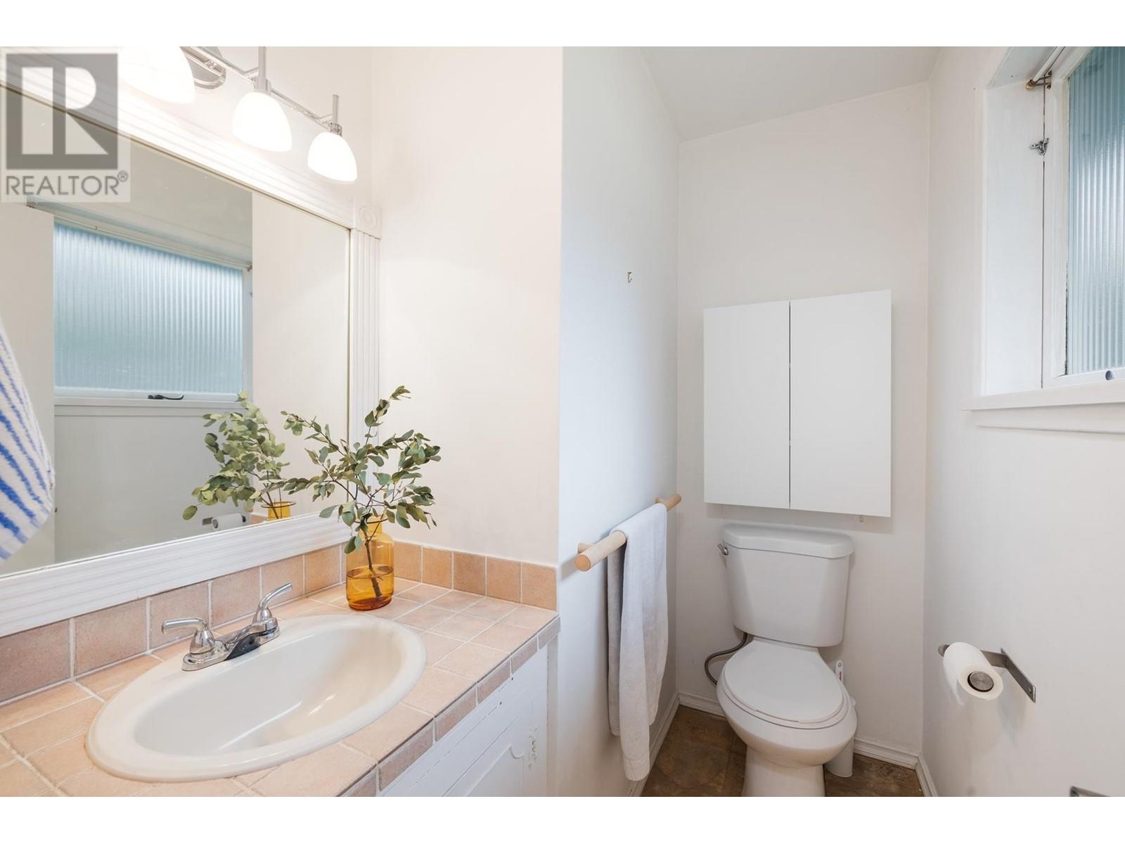 1008 Caledonia Avenue, North Vancouver, British Columbia  V7G 1T3 - Photo 18 - R2974480