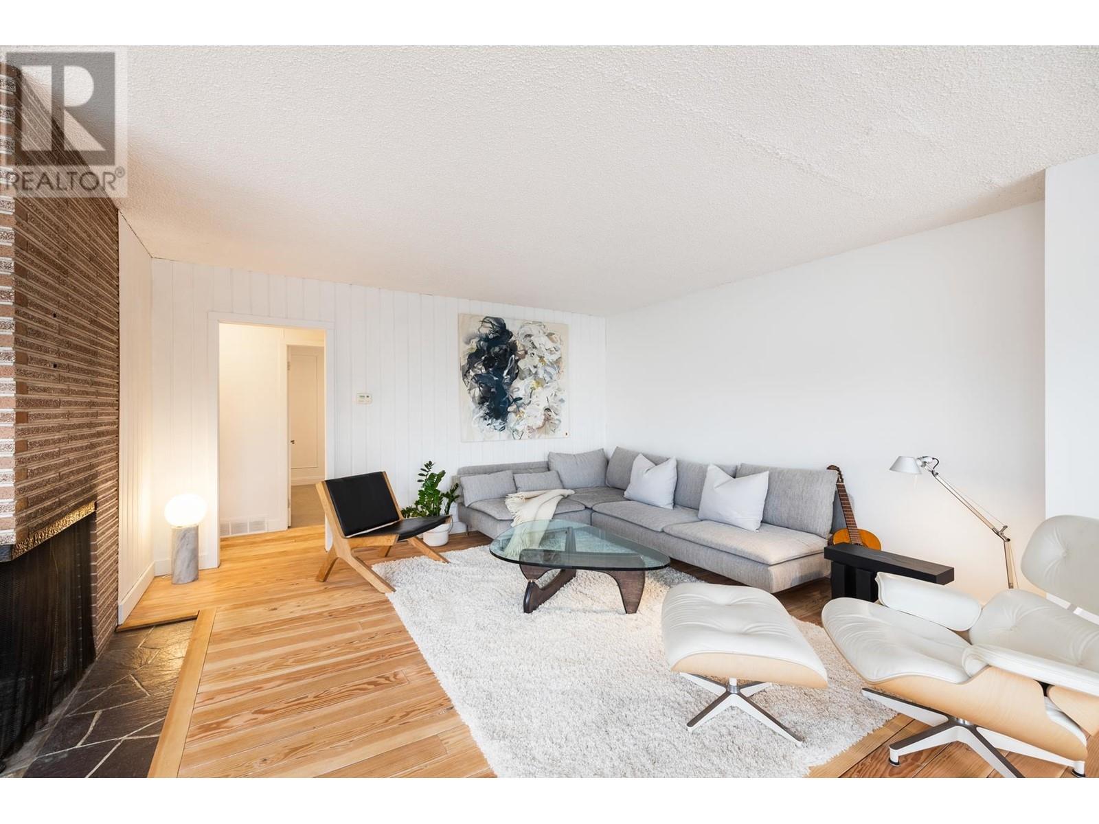 1008 Caledonia Avenue, North Vancouver, British Columbia  V7G 1T3 - Photo 12 - R2974480