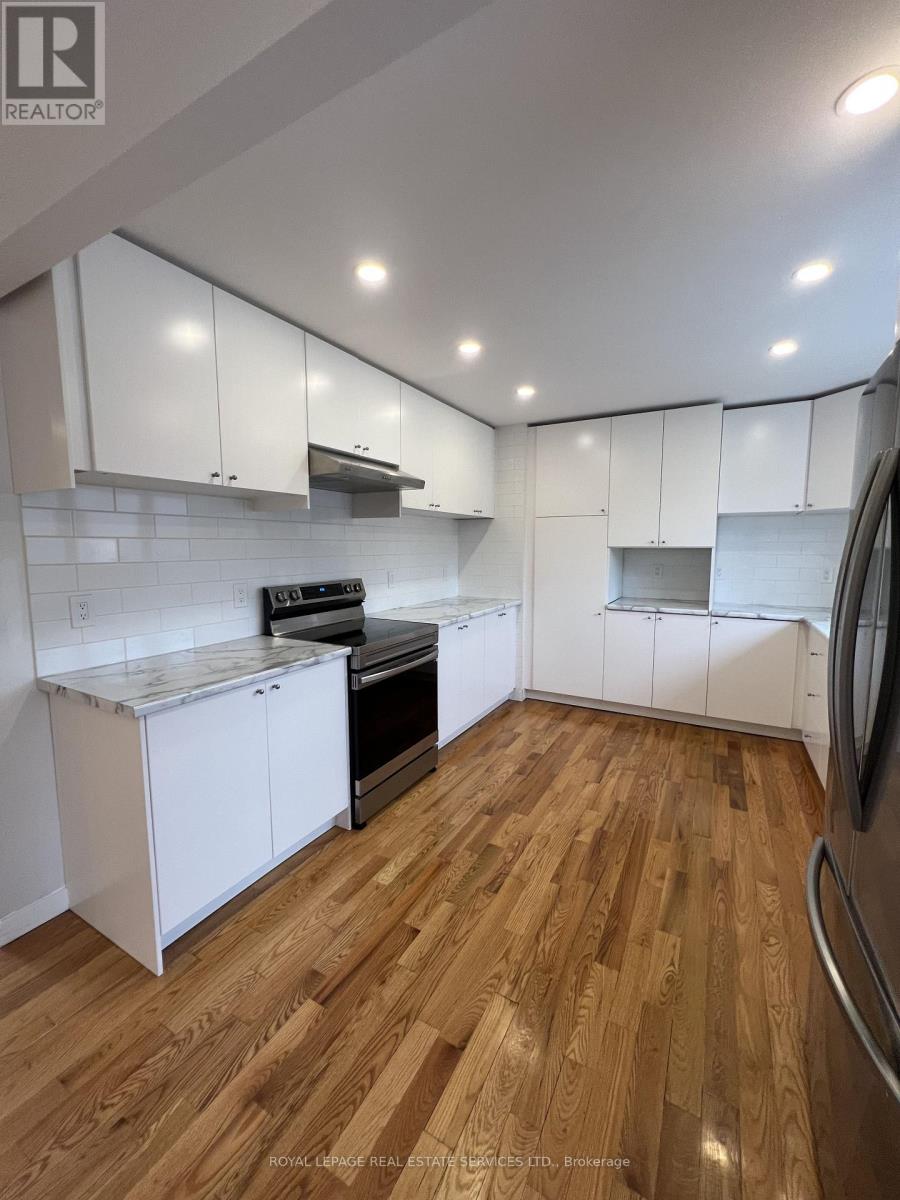 Upper Level - 2202 Mount Forest Drive, Burlington (Mountainside), Ontario  L7P 1H9 - Photo 3 - W12006314