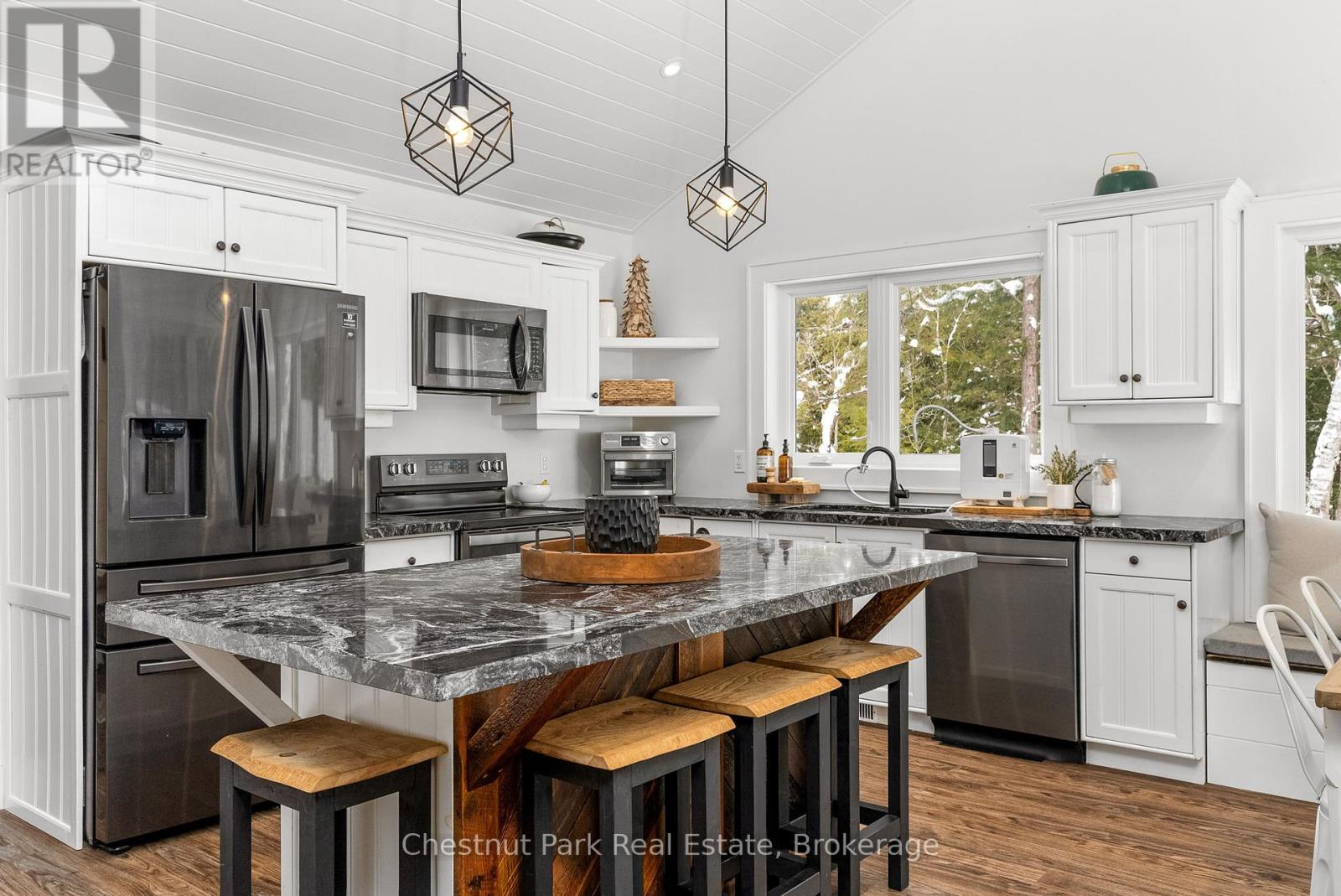 1010 Leonard Lake 1 Road, Muskoka Lakes, Ontario  P1L 0M5 - Photo 8 - X12006416