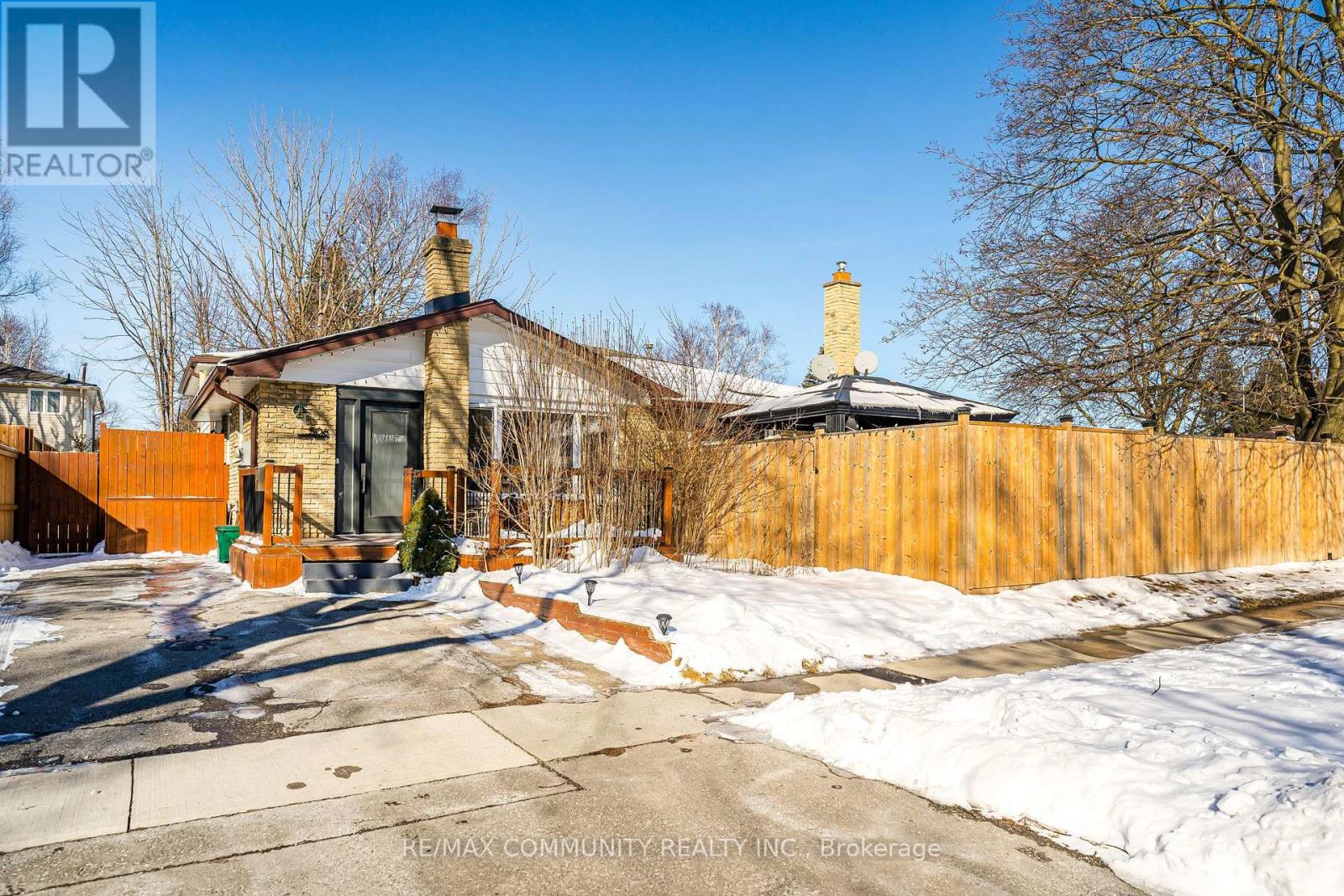 Property at 506 LANARK DRIVE image 1
