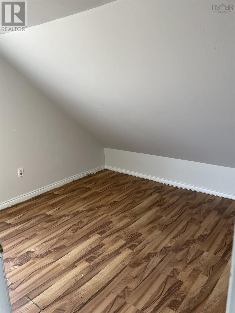 3132 Atlantic Avenue, New Waterford, Nova Scotia  B1H 2S1 - Photo 9 - 202504386