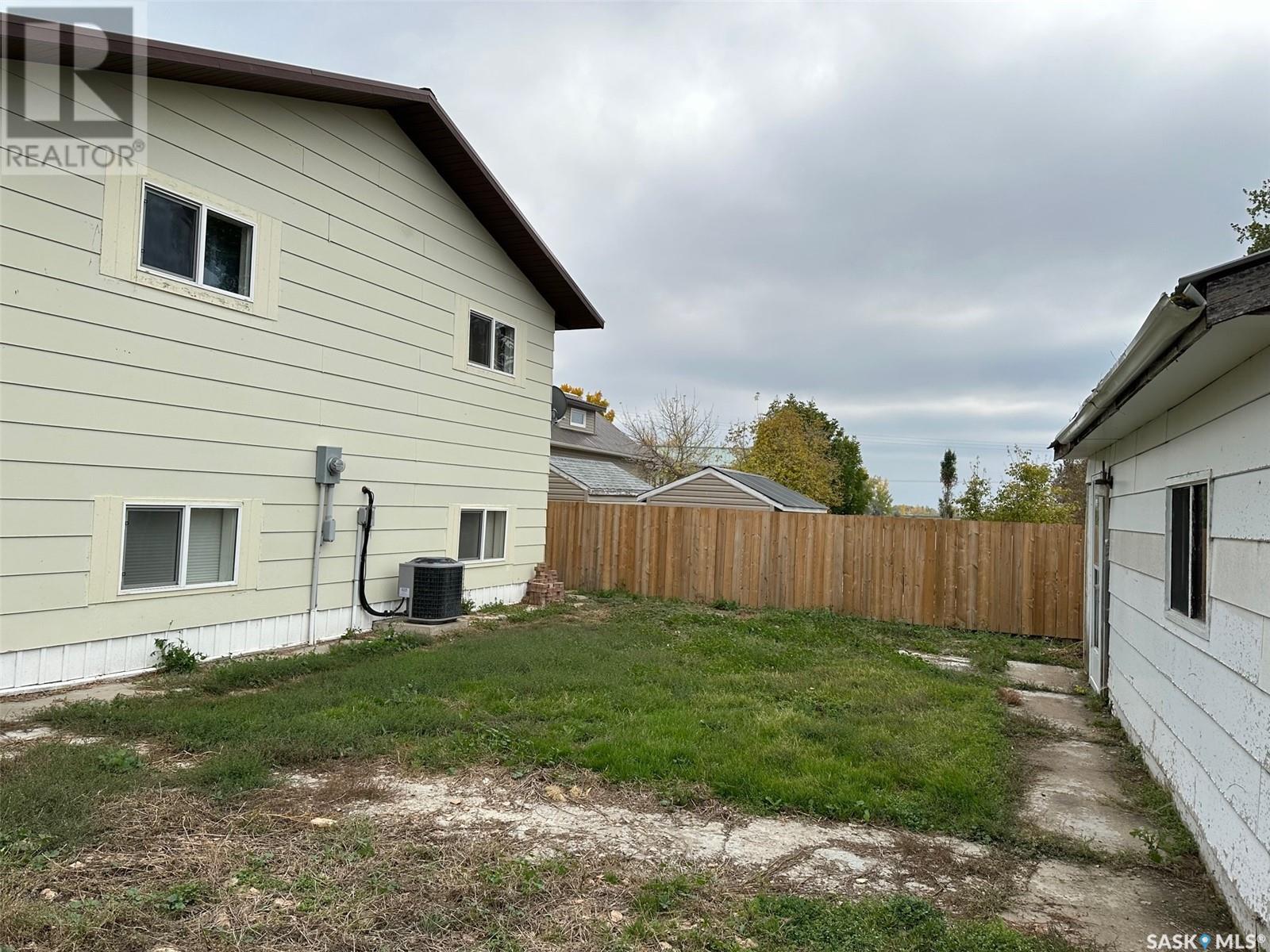 238 Young Street, Bienfait, Saskatchewan  S0C 0M0 - Photo 32 - SK997074