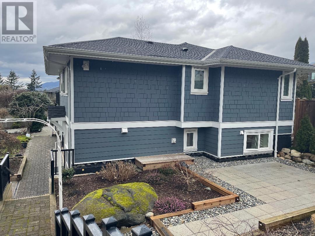 125 Carisbrooke Crescent Crescent, North Vancouver, British Columbia  V7N 2S2 - Photo 1 - R2974859