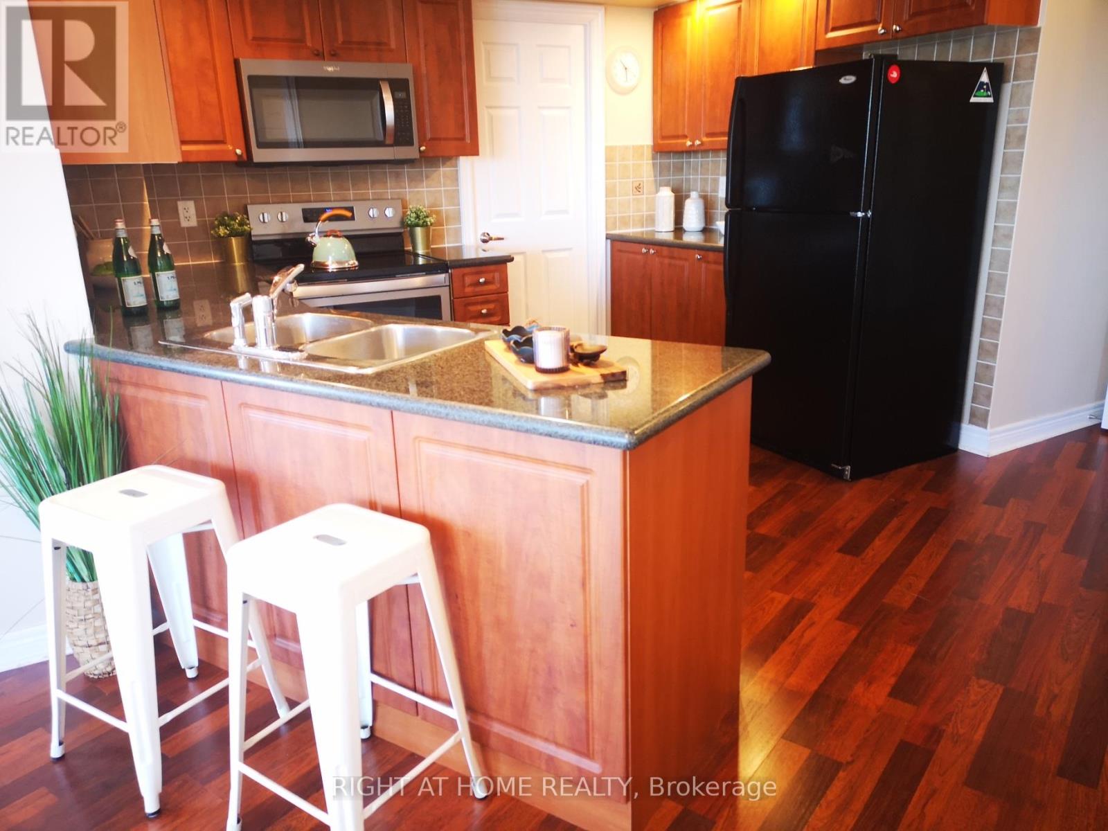 Property at 1522 - 33 COX BOULEVARD image 4