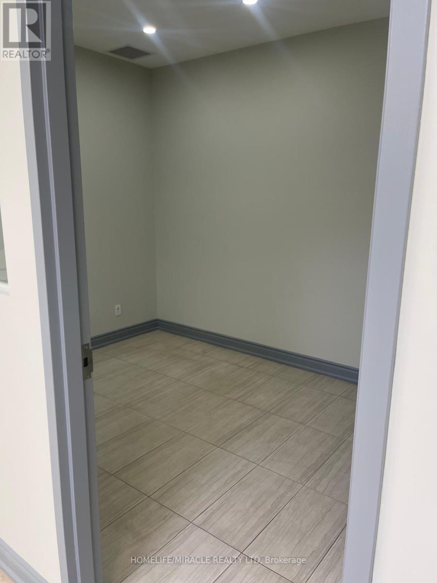 7195 Tranmere Drive, Mississauga, Ontario  L5S 1N4 - Photo 11 - W12006615