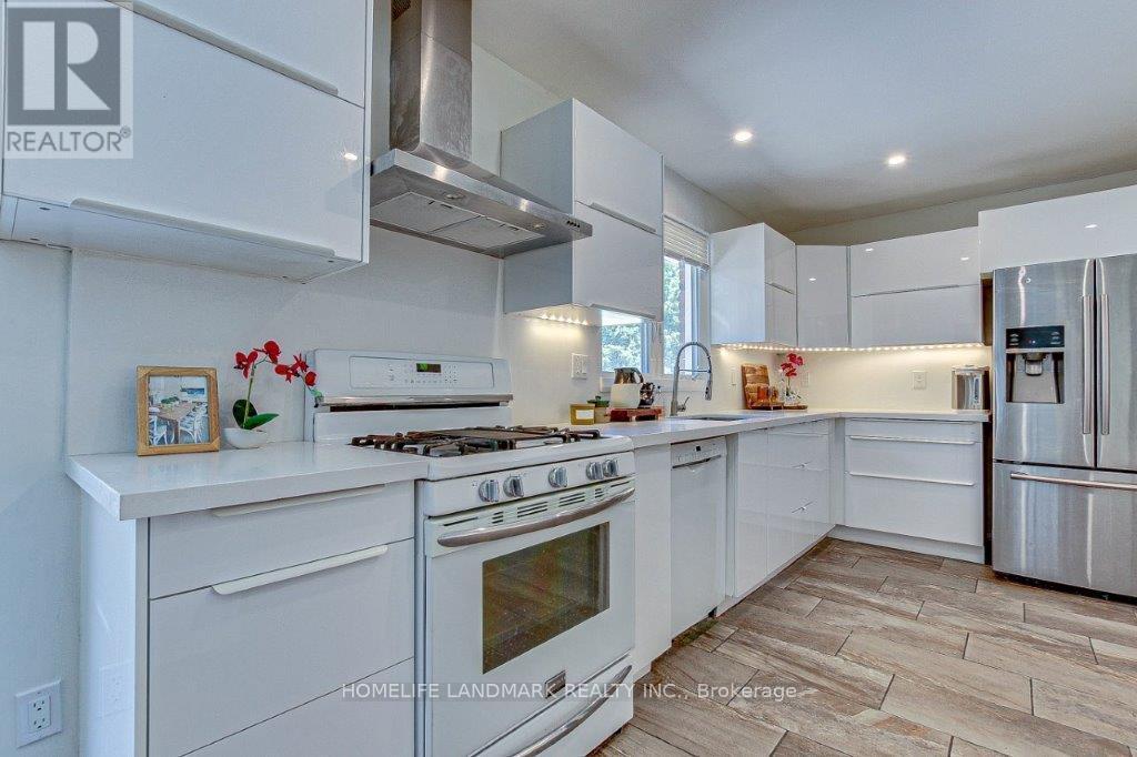 Photo 10 of 36 for 7 Meridene Crescent E