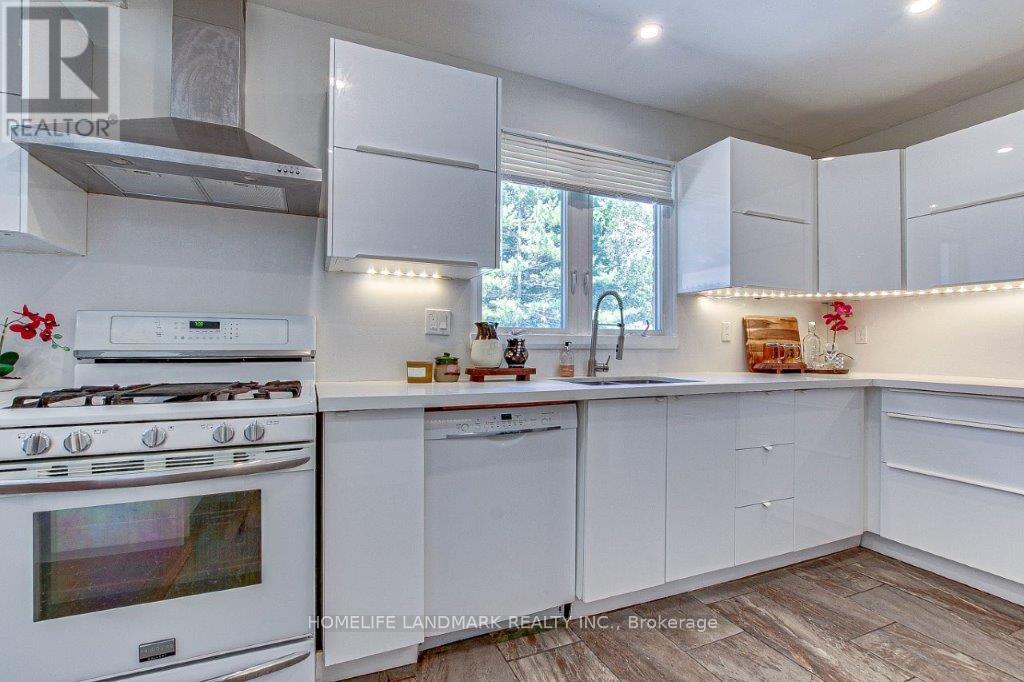 Photo 11 of 36 for 7 Meridene Crescent E