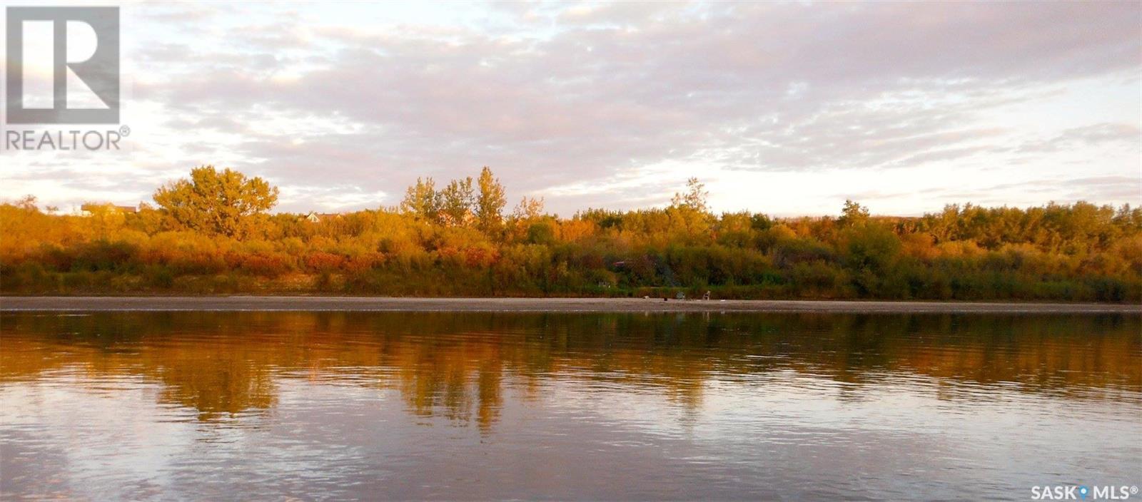 303 Laurier CRESCENT, Sarilia Country Estates, Saskatchewan
