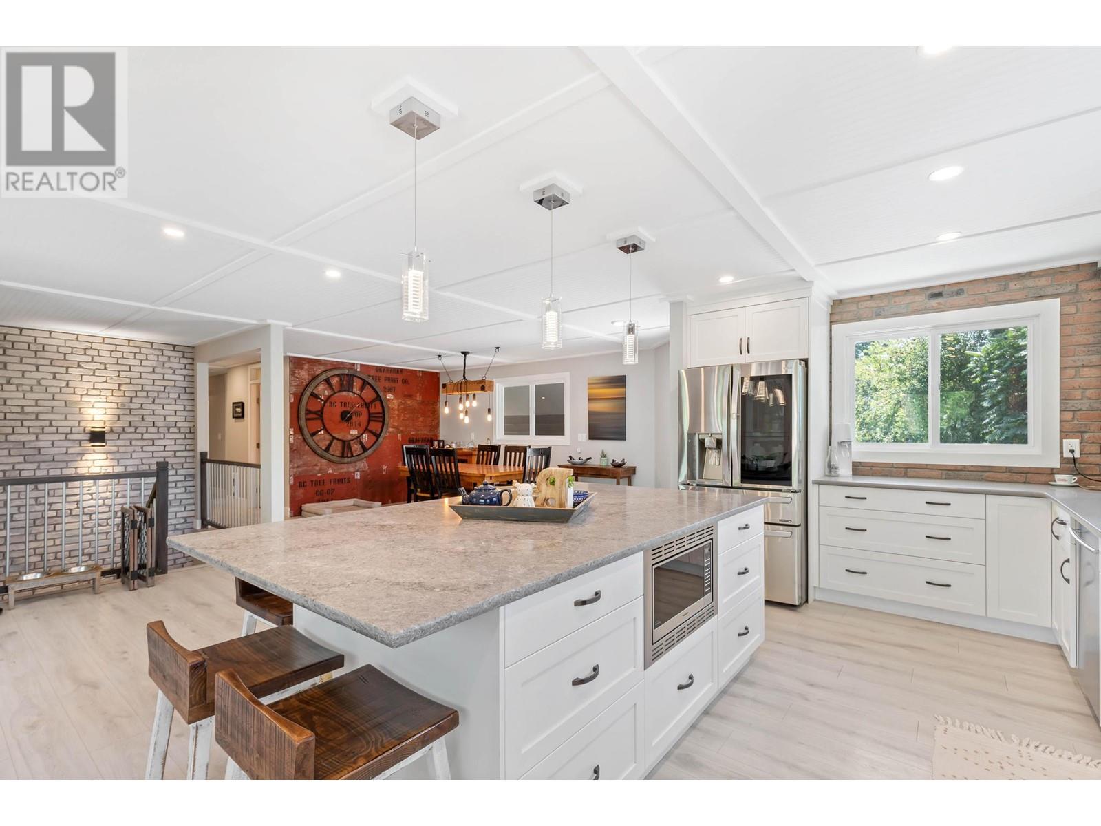 Property at 2455 Maquinna Road image 3