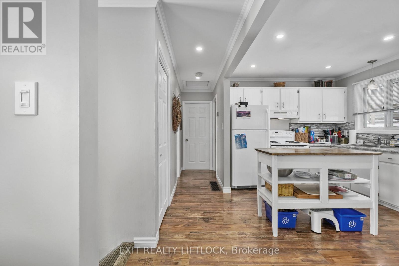 210 Antrim Street, Peterborough, Ontario  K9H 3G4 - Photo 7 - X12006773