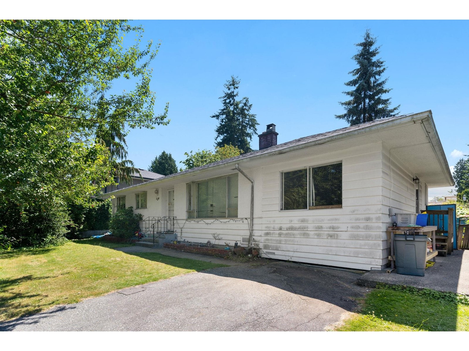 Property at 11462 94A AVENUE image 2