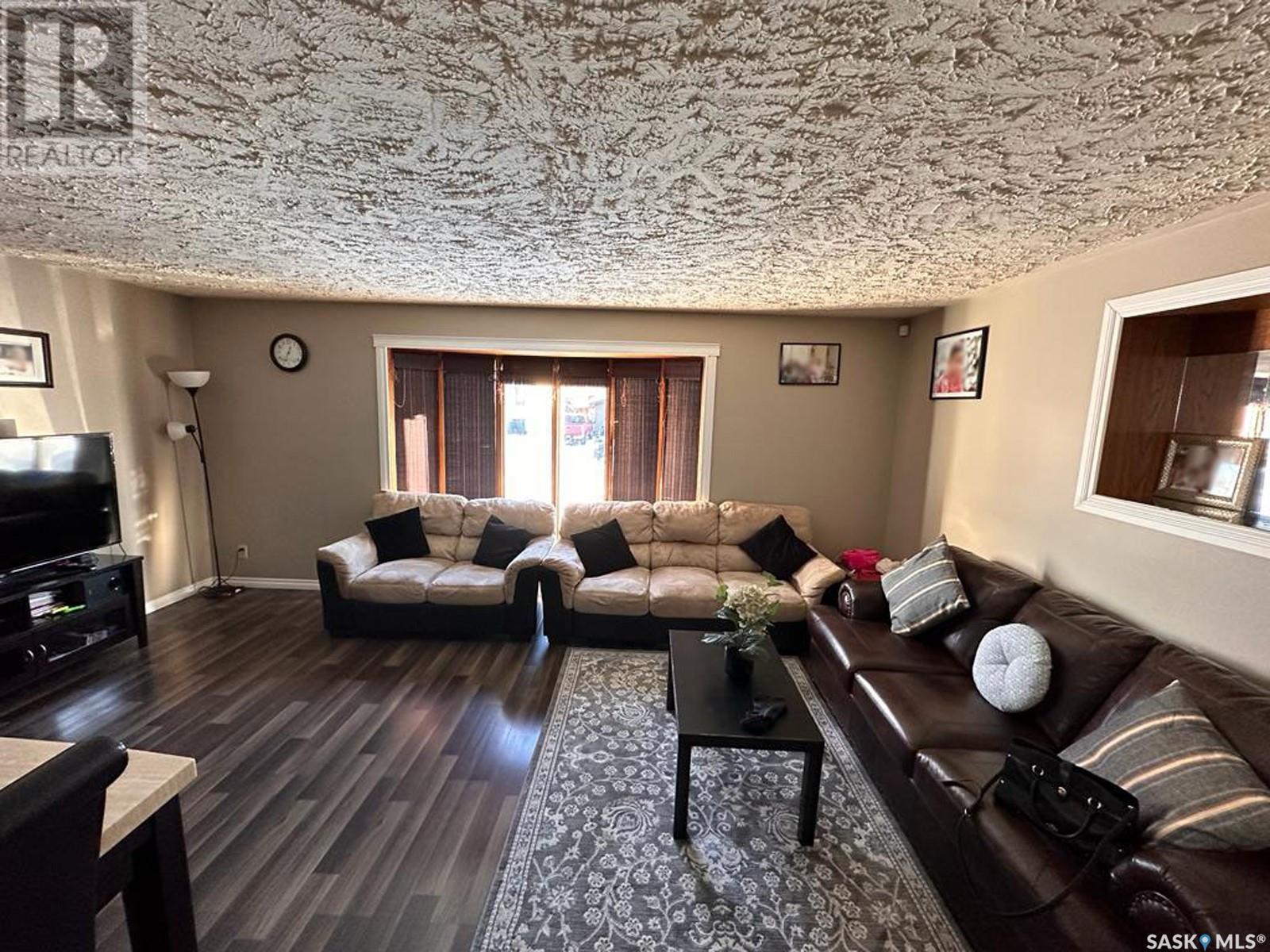 Property at 609 2nd STREET W image 4
