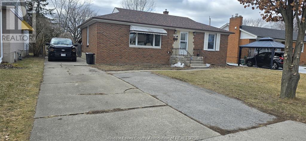 MLS# 25005218: 1227 VIRGINIA AVENUE, Windsor, Canada