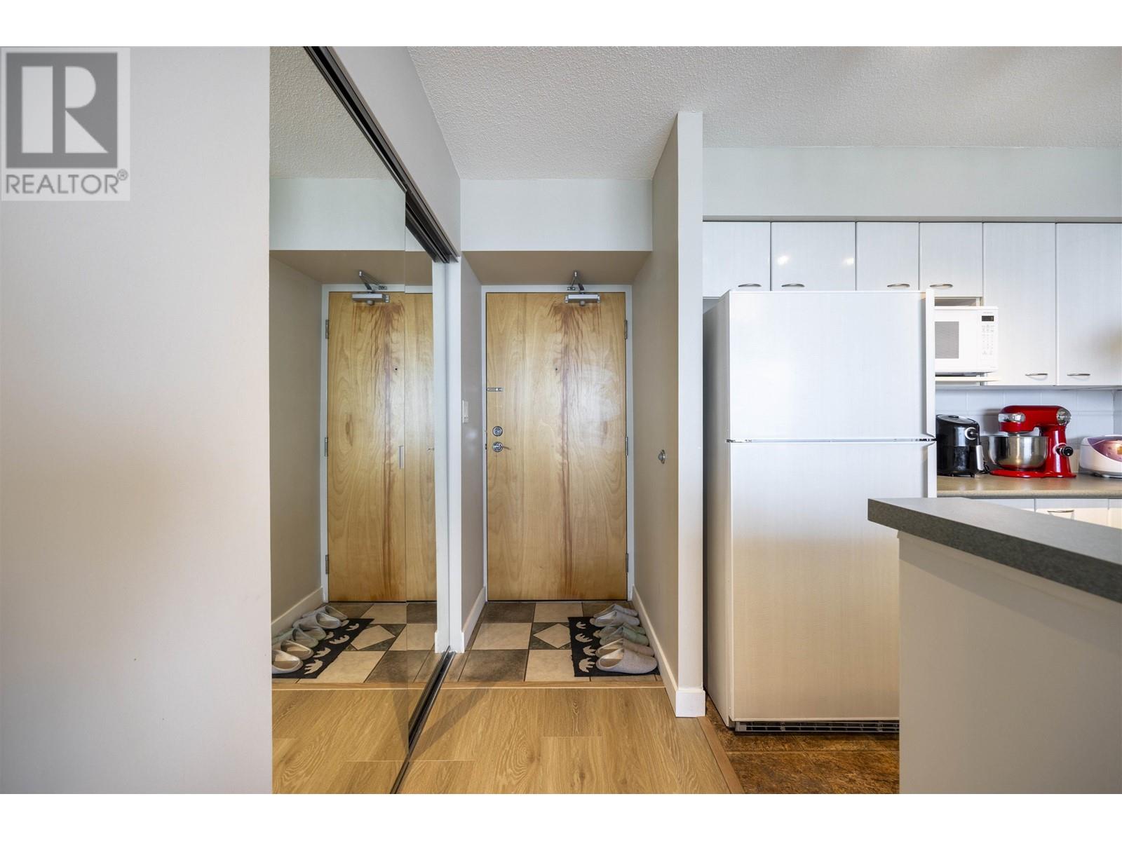 Listing Picture 12 of 25 : 2905 6088 WILLINGDON AVENUE, Burnaby / 本拿比 - 魯藝地產 Yvonne Lu Group - MLS Medallion Club Member