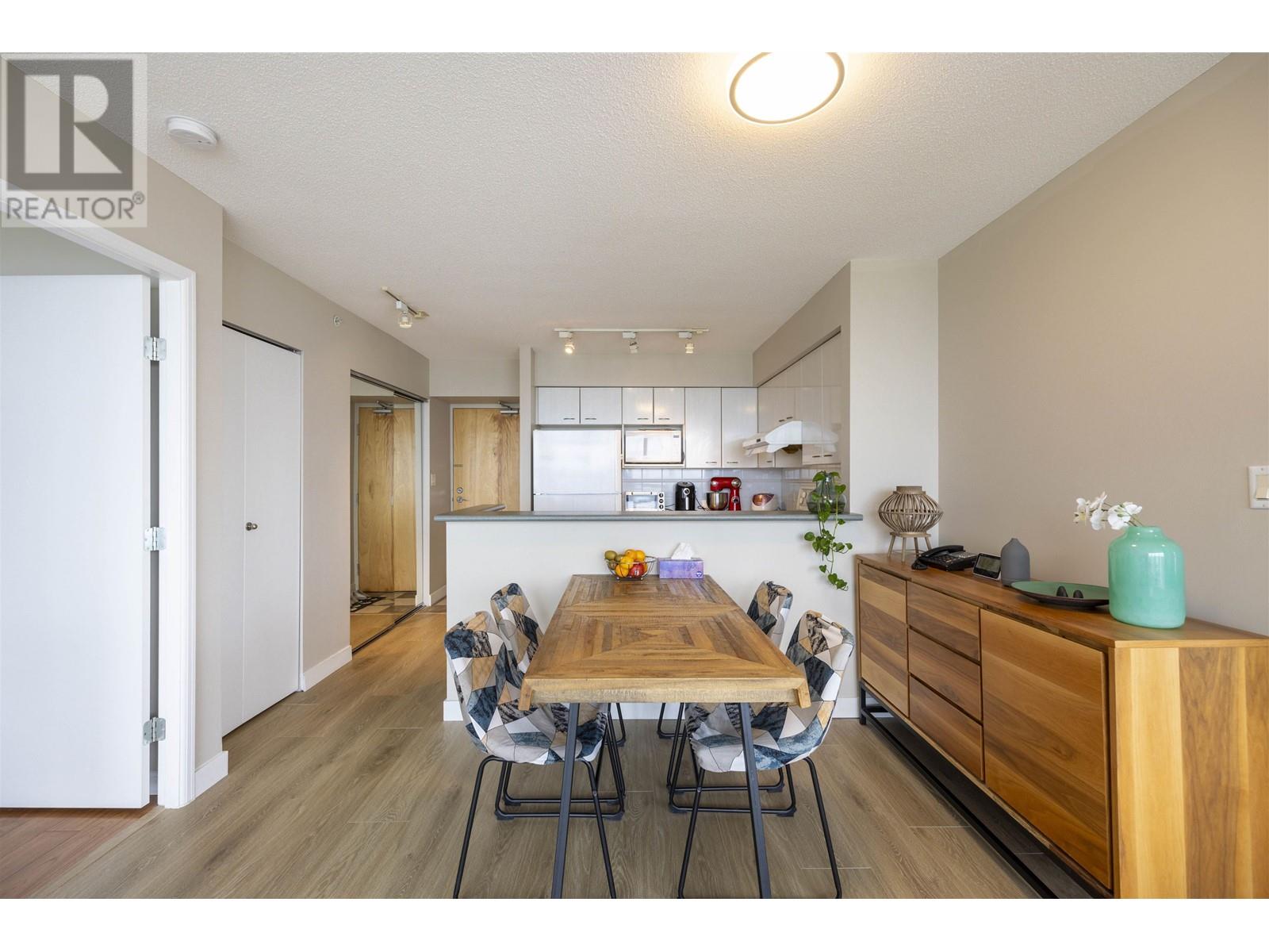 Listing Picture 5 of 25 : 2905 6088 WILLINGDON AVENUE, Burnaby / 本拿比 - 魯藝地產 Yvonne Lu Group - MLS Medallion Club Member