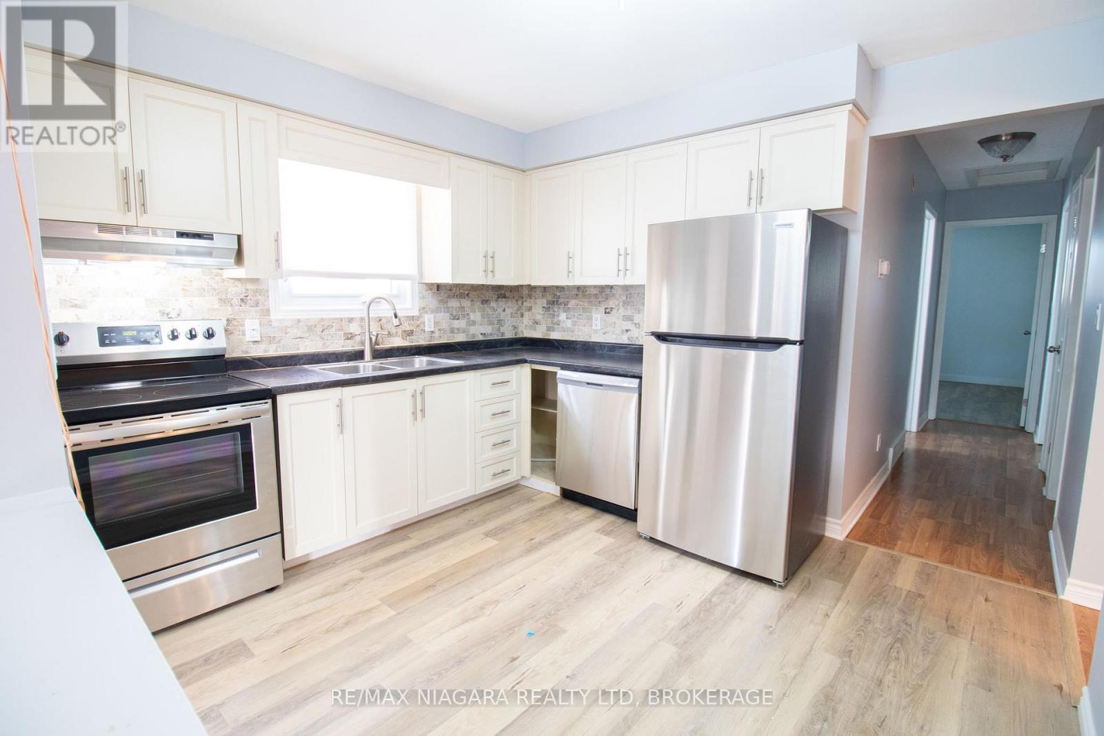 Property at 8 RAINBOW COURT image 4