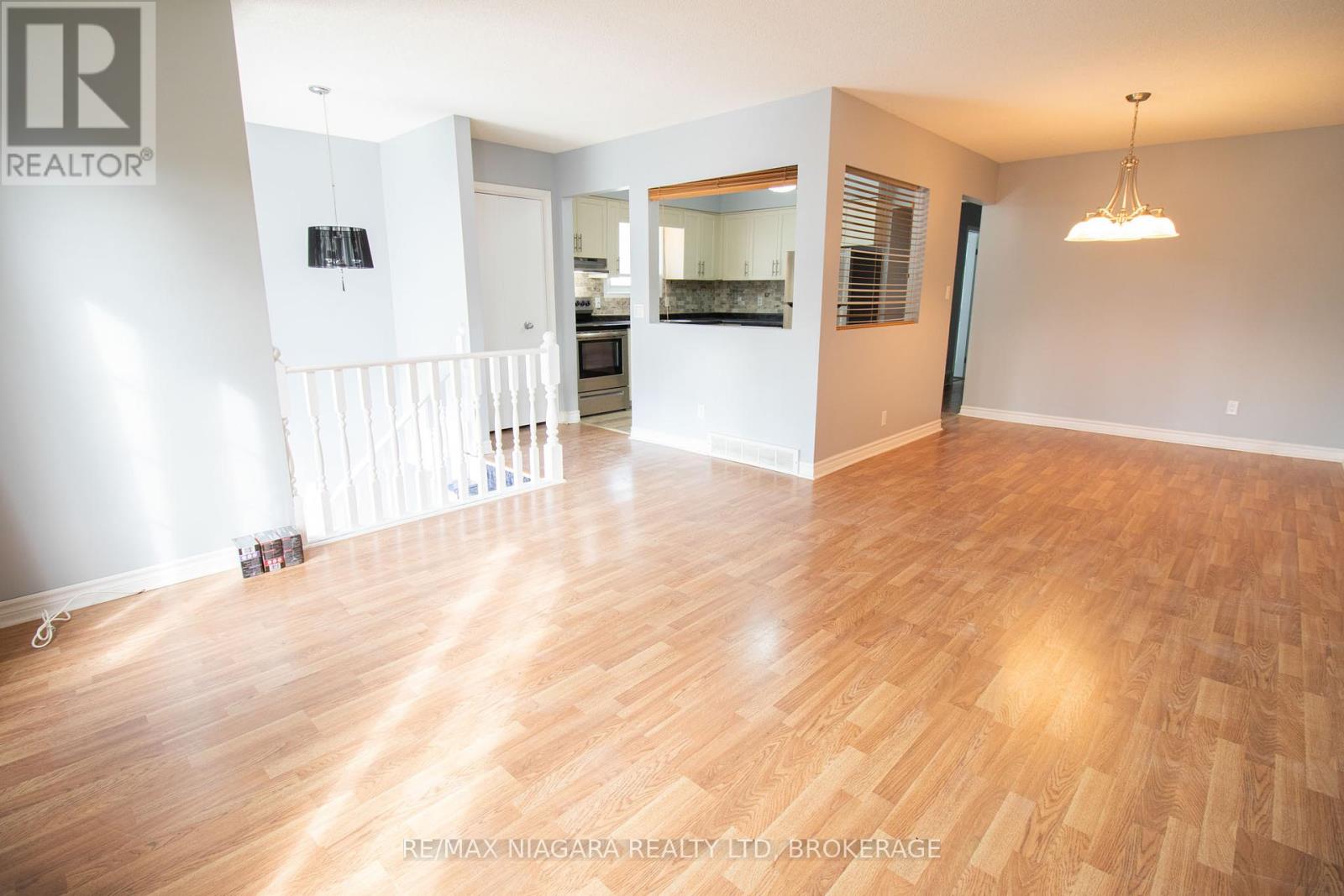 Property at 8 RAINBOW COURT image 5