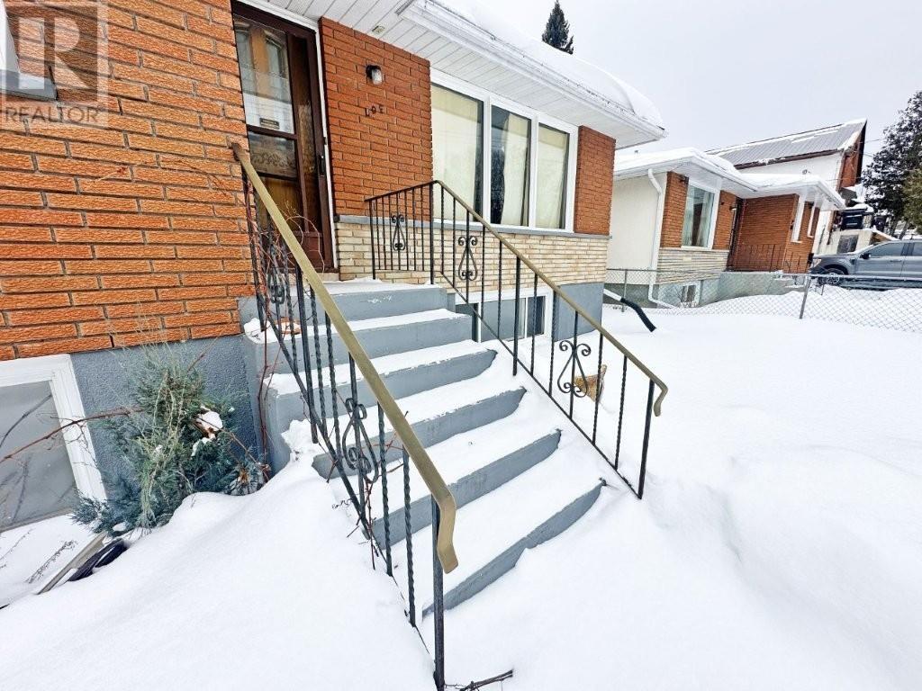 703 Hodder Ave, Thunder Bay, Ontario  P7A 1W2 - Photo 4 - TB250436