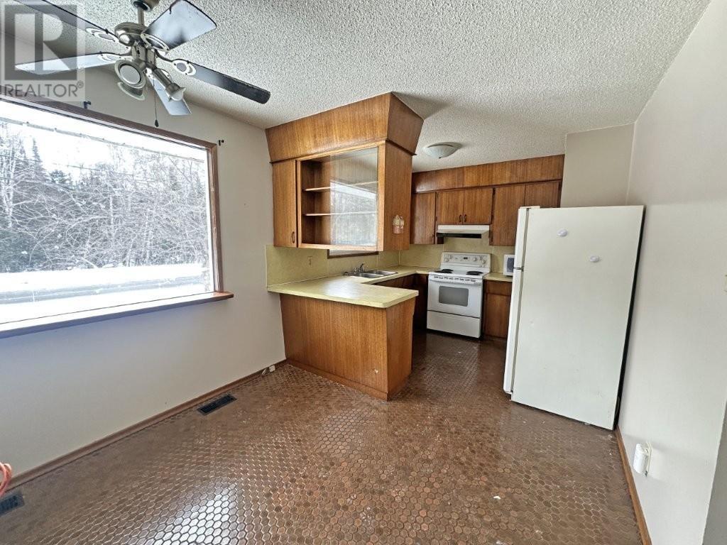 703 Hodder Ave, Thunder Bay, Ontario  P7A 1W2 - Photo 8 - TB250436