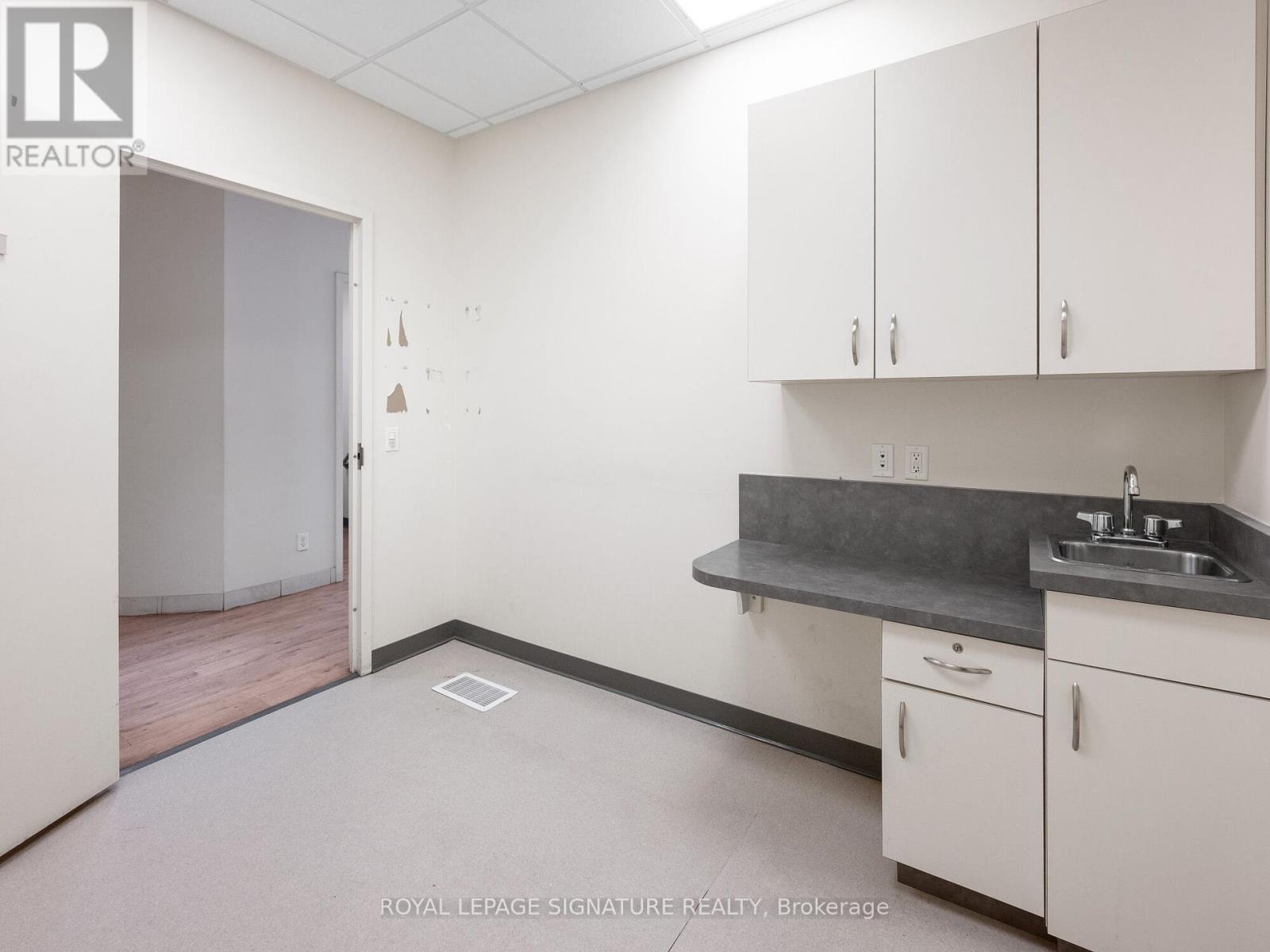 1560- 1562 Queen Street W, Toronto (Roncesvalles), Ontario  M6R 1A6 - Photo 17 - W12006857