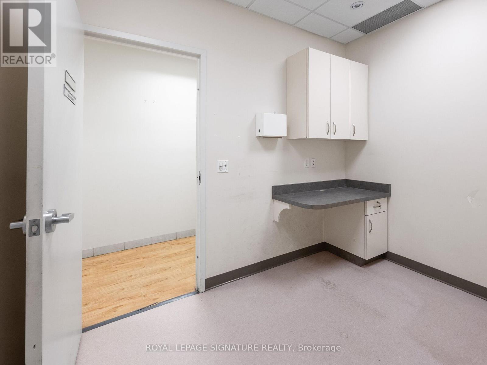 1560- 1562 Queen Street W, Toronto (Roncesvalles), Ontario  M6R 1A6 - Photo 22 - W12006857