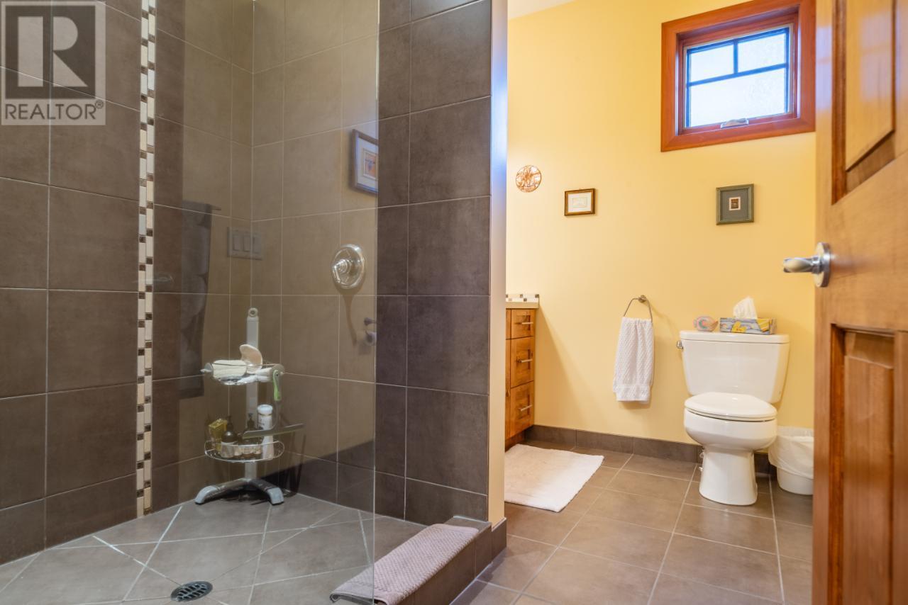 922 Redstone Drive, Rossland, British Columbia  V0G 1Y0 - Photo 21 - 10338007