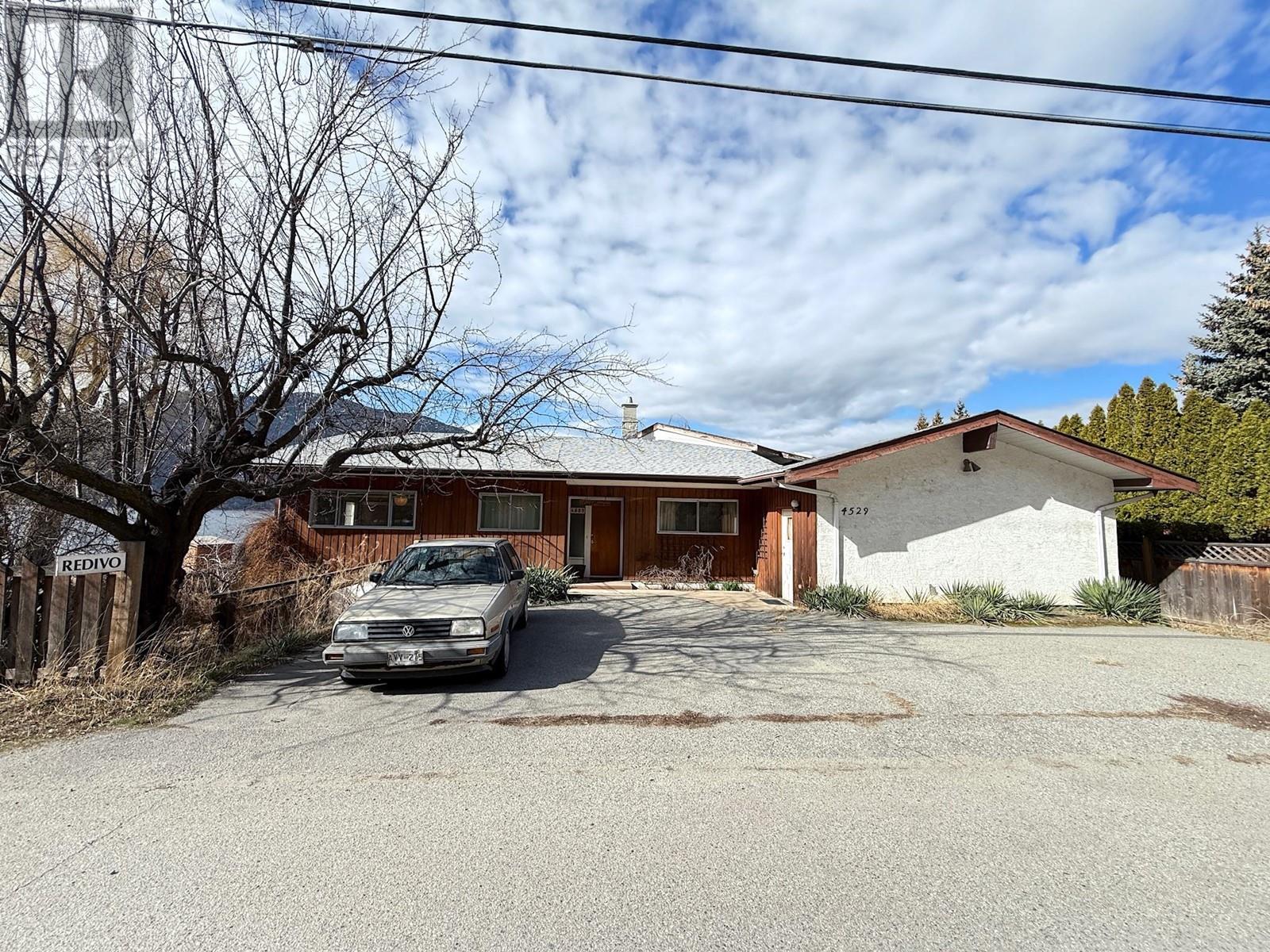 4529 Lakeside Road, Penticton, British Columbia  V2A 8W4 - Photo 2 - 10337820