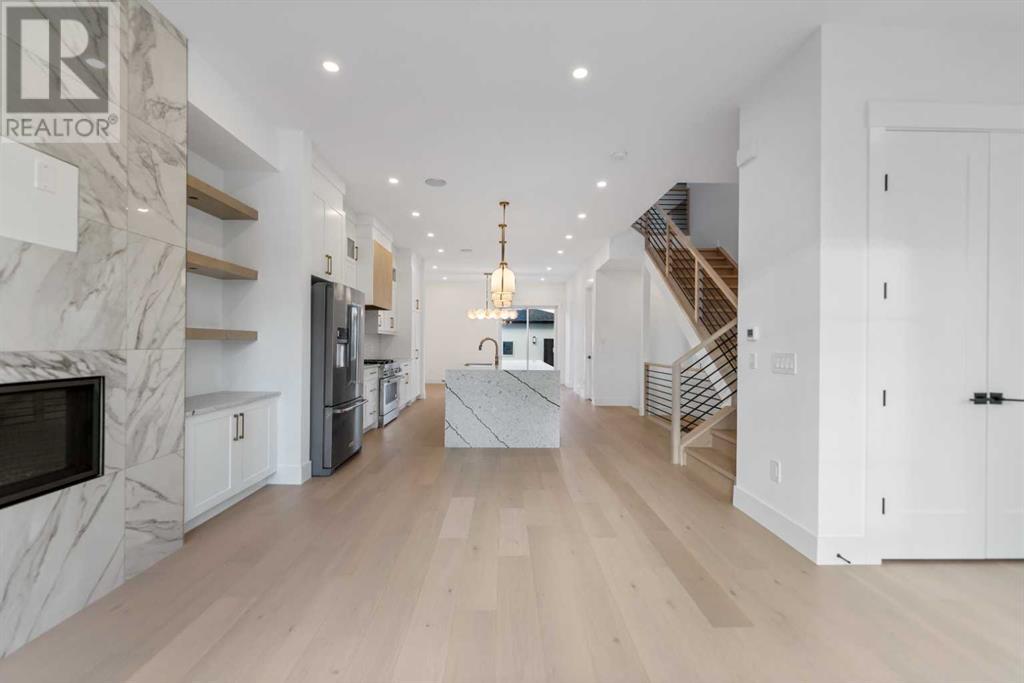 Property at 2424 53 Avenue SW image 4