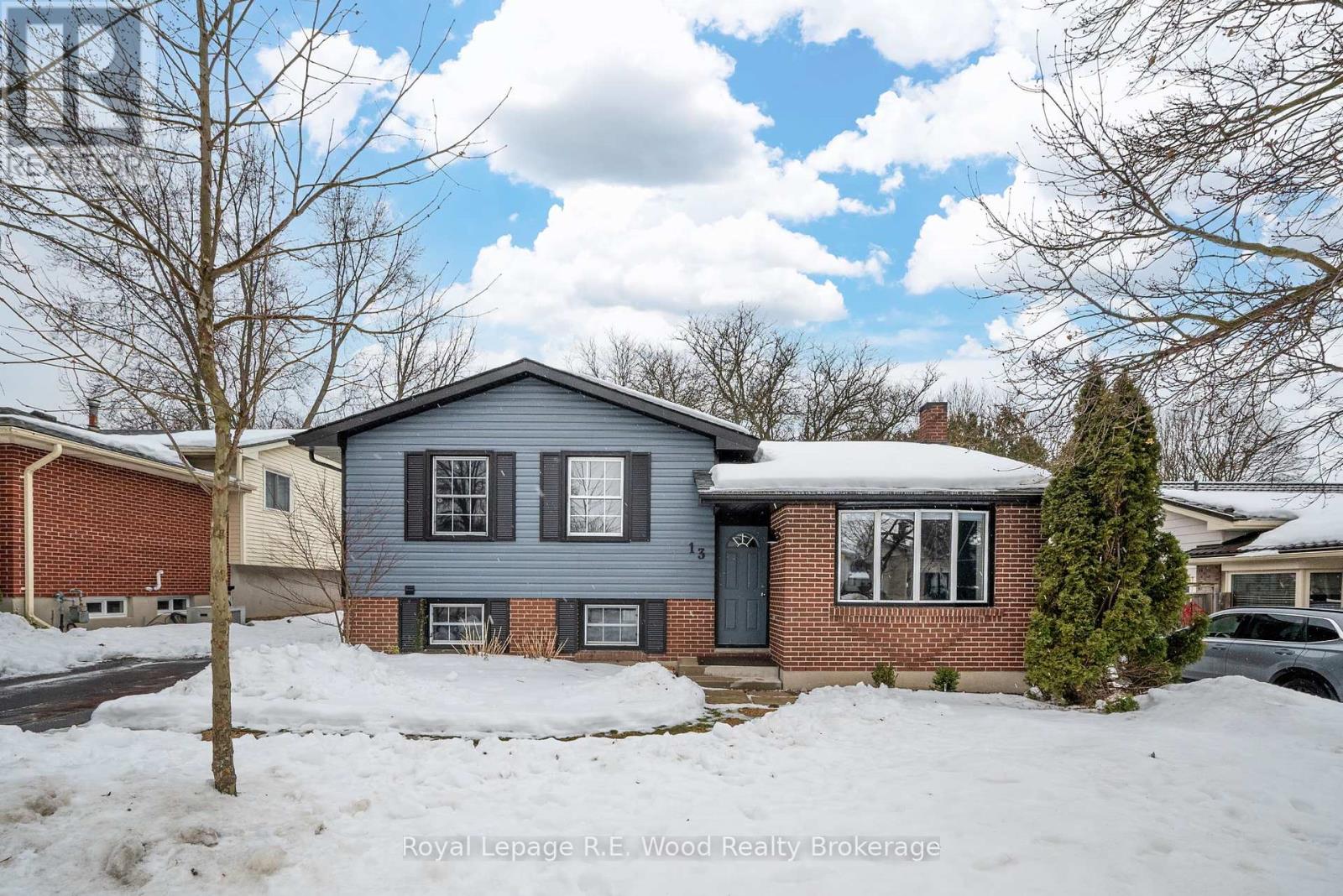 Property at 13 SANDALWOOD CRESCENT image 1
