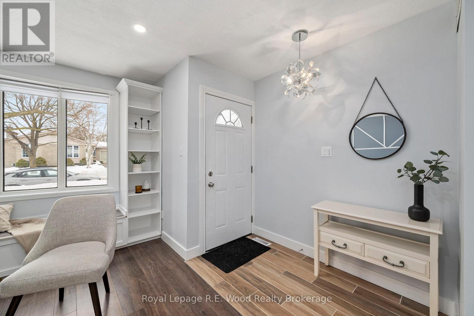 Property at 13 SANDALWOOD CRESCENT image 4
