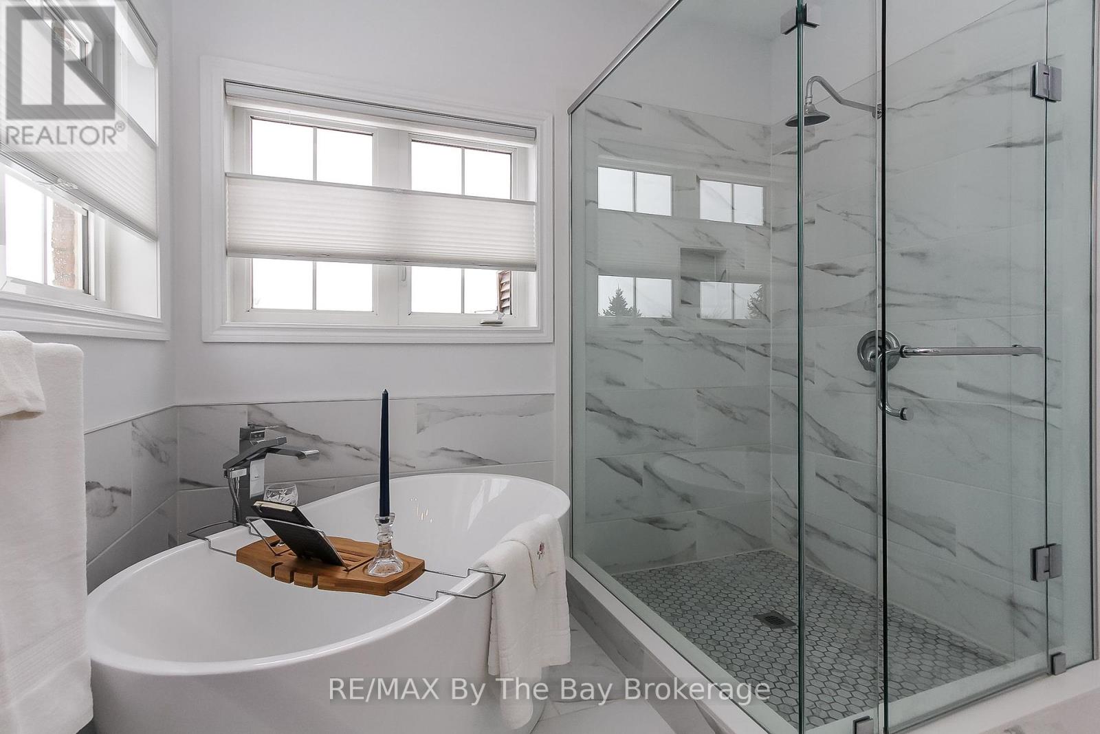 37 Walnut Drive, Wasaga Beach, Ontario  L9Z 0A8 - Photo 10 - S12006924