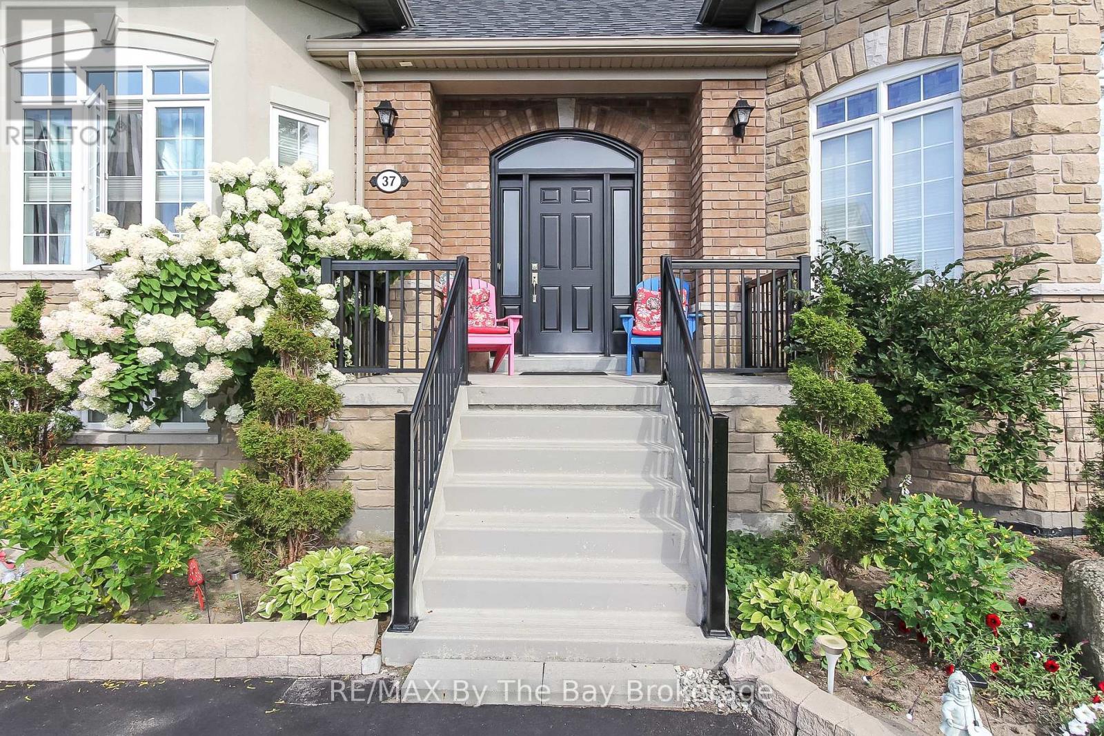 37 Walnut Drive, Wasaga Beach, Ontario  L9Z 0A8 - Photo 13 - S12006924