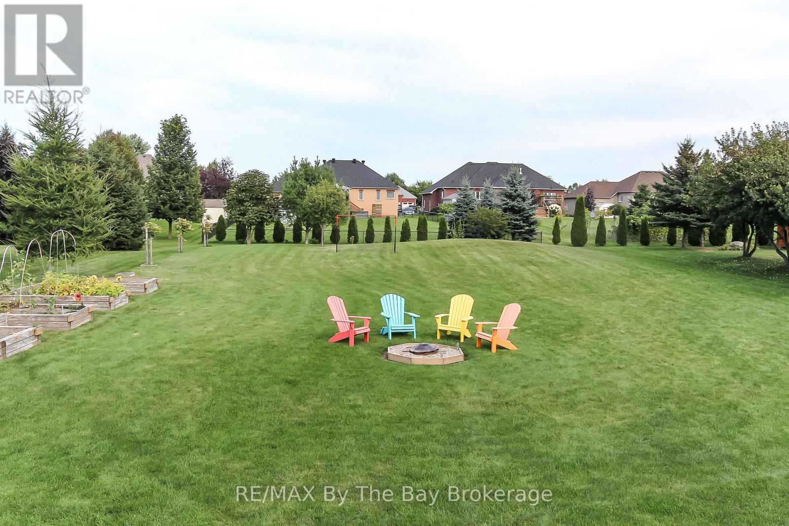 37 Walnut Drive, Wasaga Beach, Ontario  L9Z 0A8 - Photo 5 - S12006924