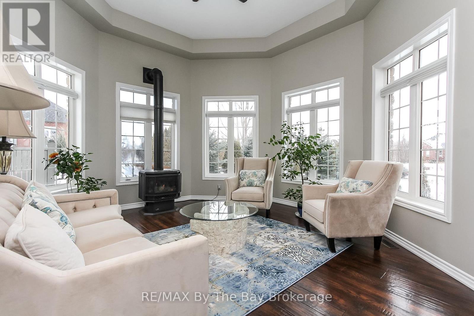37 Walnut Drive, Wasaga Beach, Ontario  L9Z 0A8 - Photo 6 - S12006924