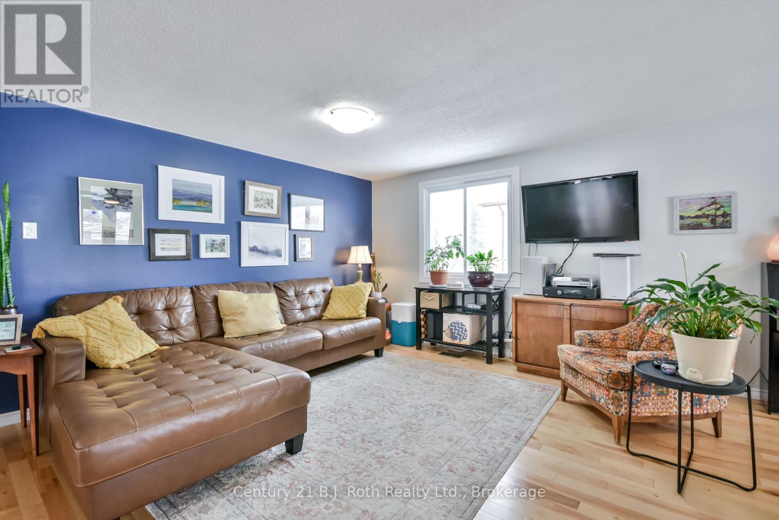 Property at 745 ALGONQUIN DRIVE image 3