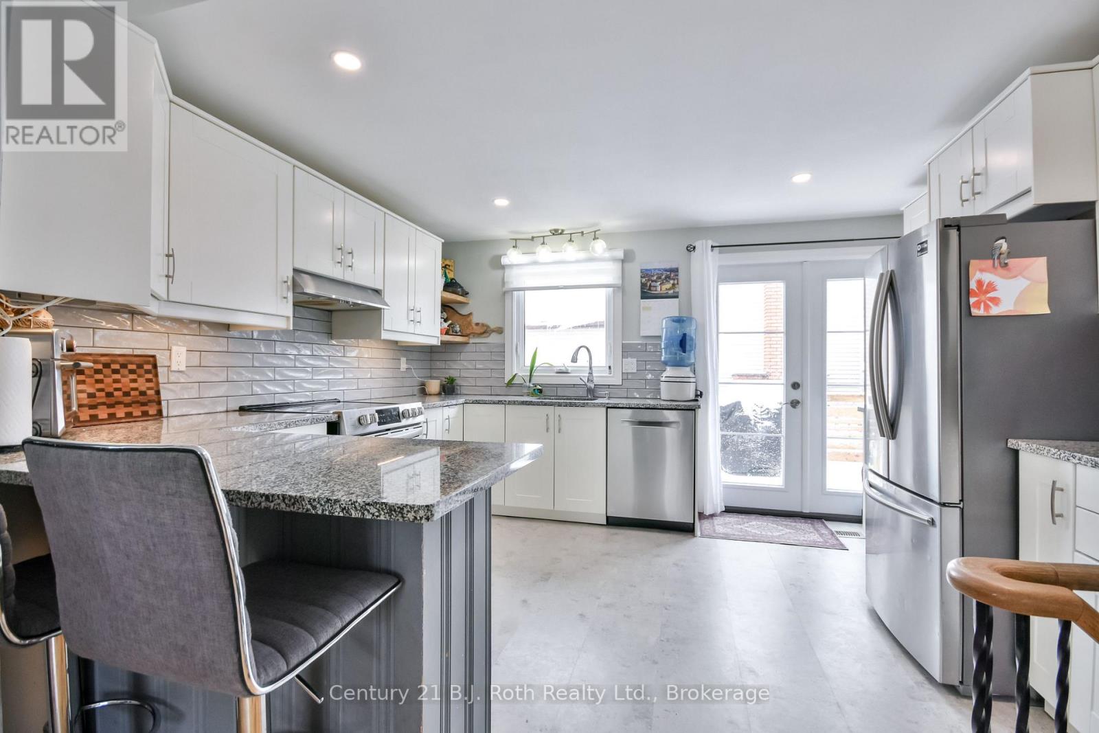 745 Algonquin Drive, Midland, Ontario  L4R 4Z9 - Photo 8 - S12006947