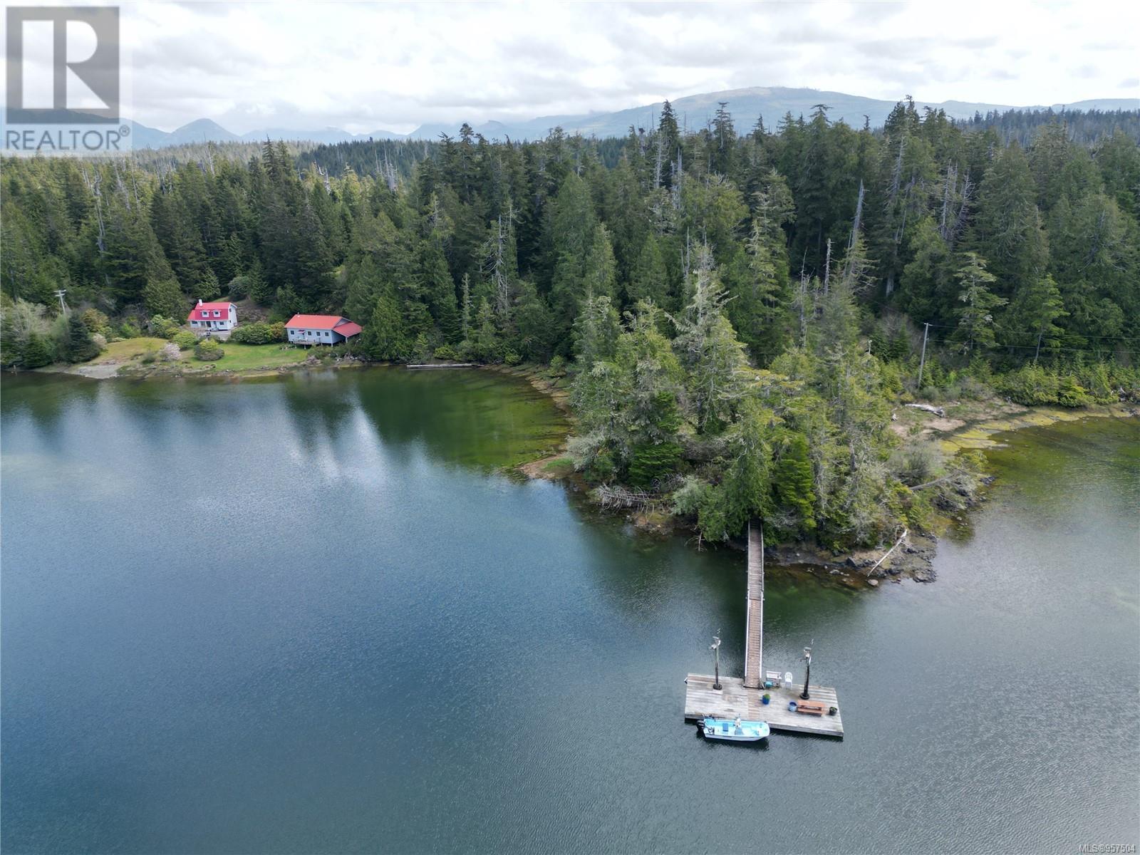 522 Burlo Island, Bamfield, British Columbia  V0R 1B0 - Photo 1 - 957504
