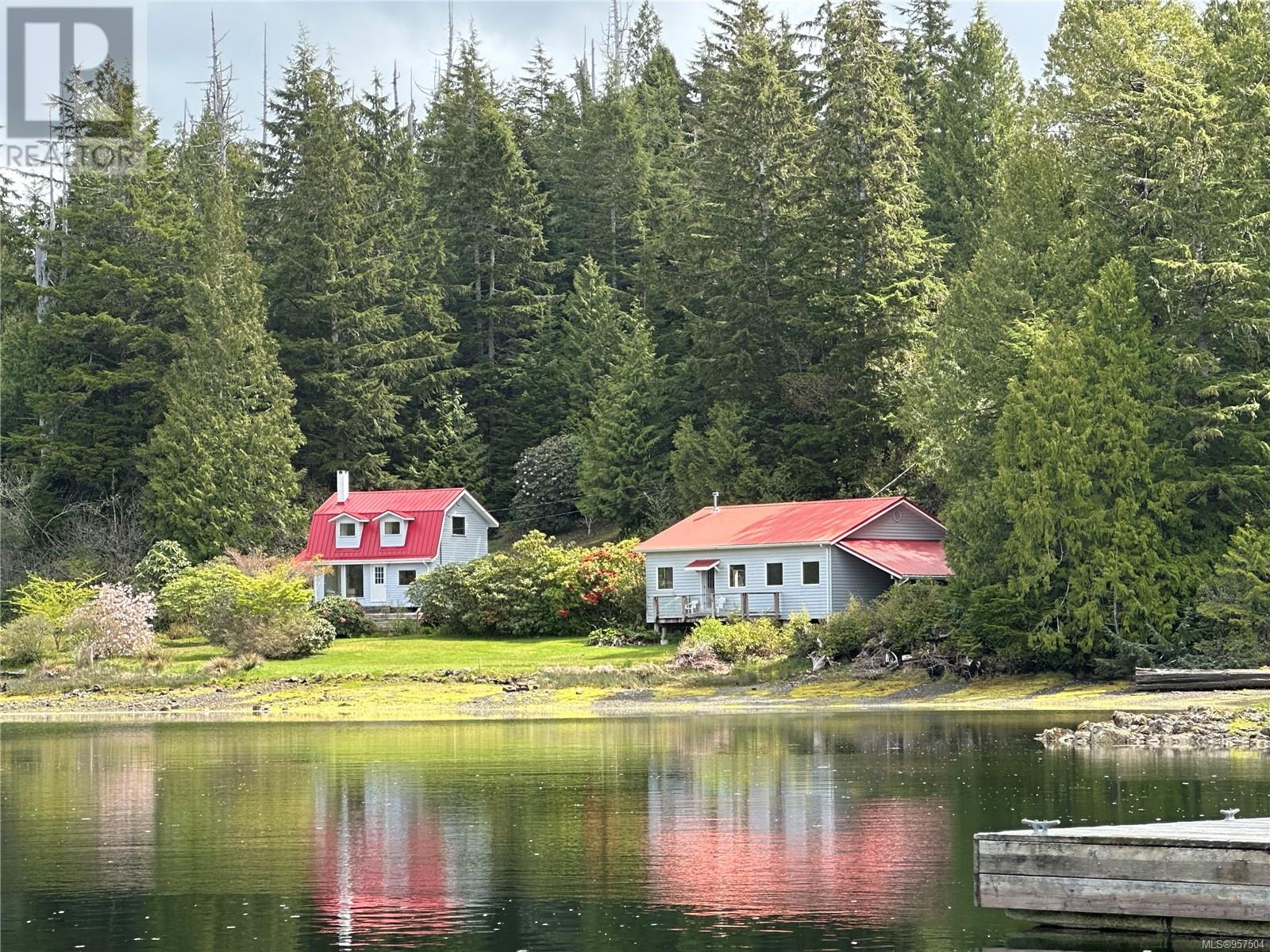 522 Burlo Island, Bamfield, British Columbia  V0R 1B0 - Photo 2 - 957504