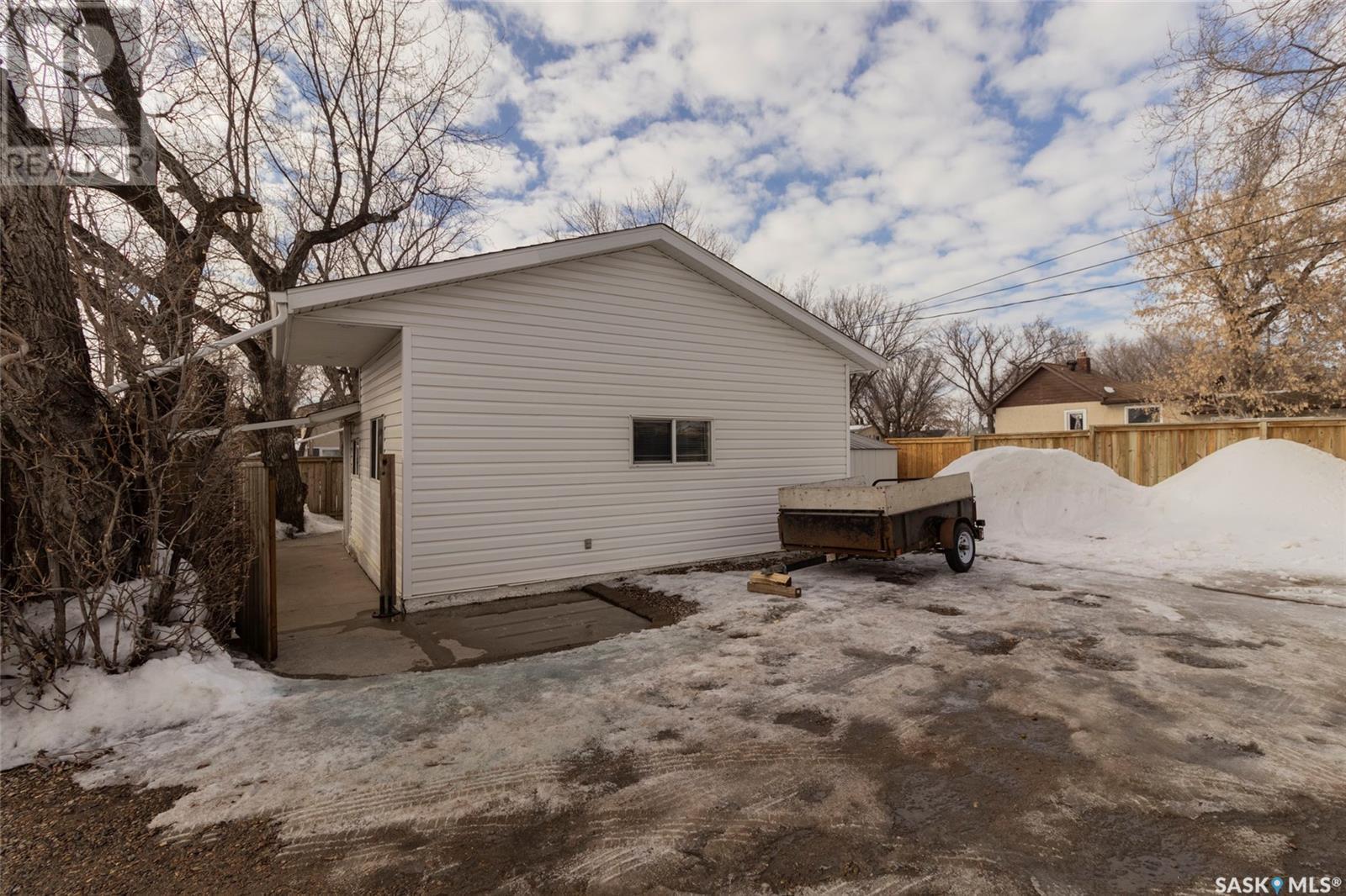 1402 H Avenue N, Saskatoon, Saskatchewan  S7L 2E6 - Photo 36 - SK998293