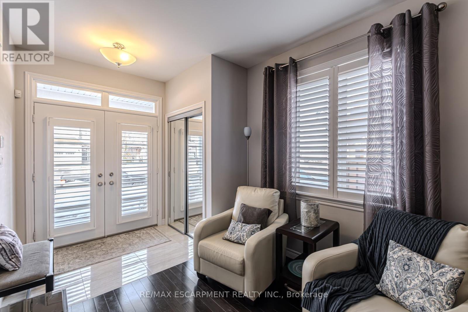 15 Summerberry Way, Hamilton, Ontario  L9B 0G2 - Photo 6 - X12006880