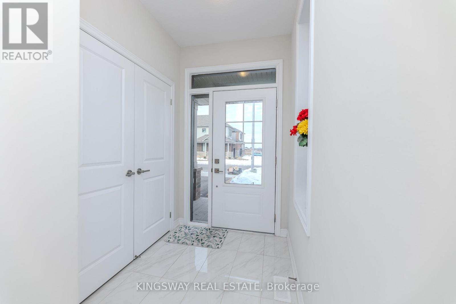 Property at 51 STARFIRE CRESCENT image 5