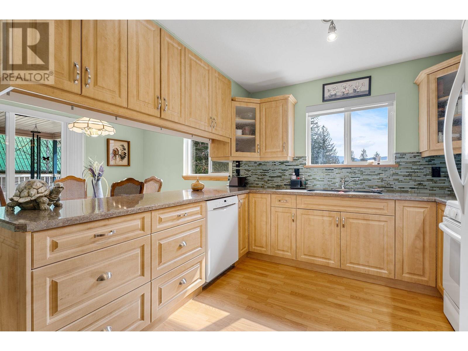 Property at 7451 Estate Drive image 4