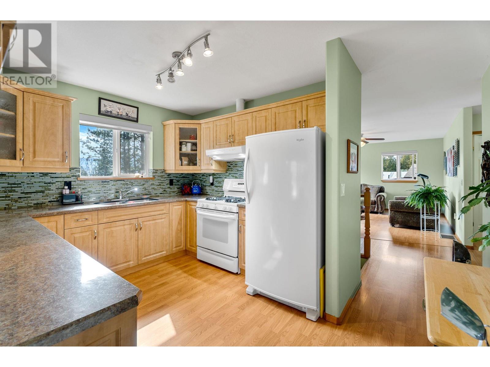 Property at 7451 Estate Drive image 5