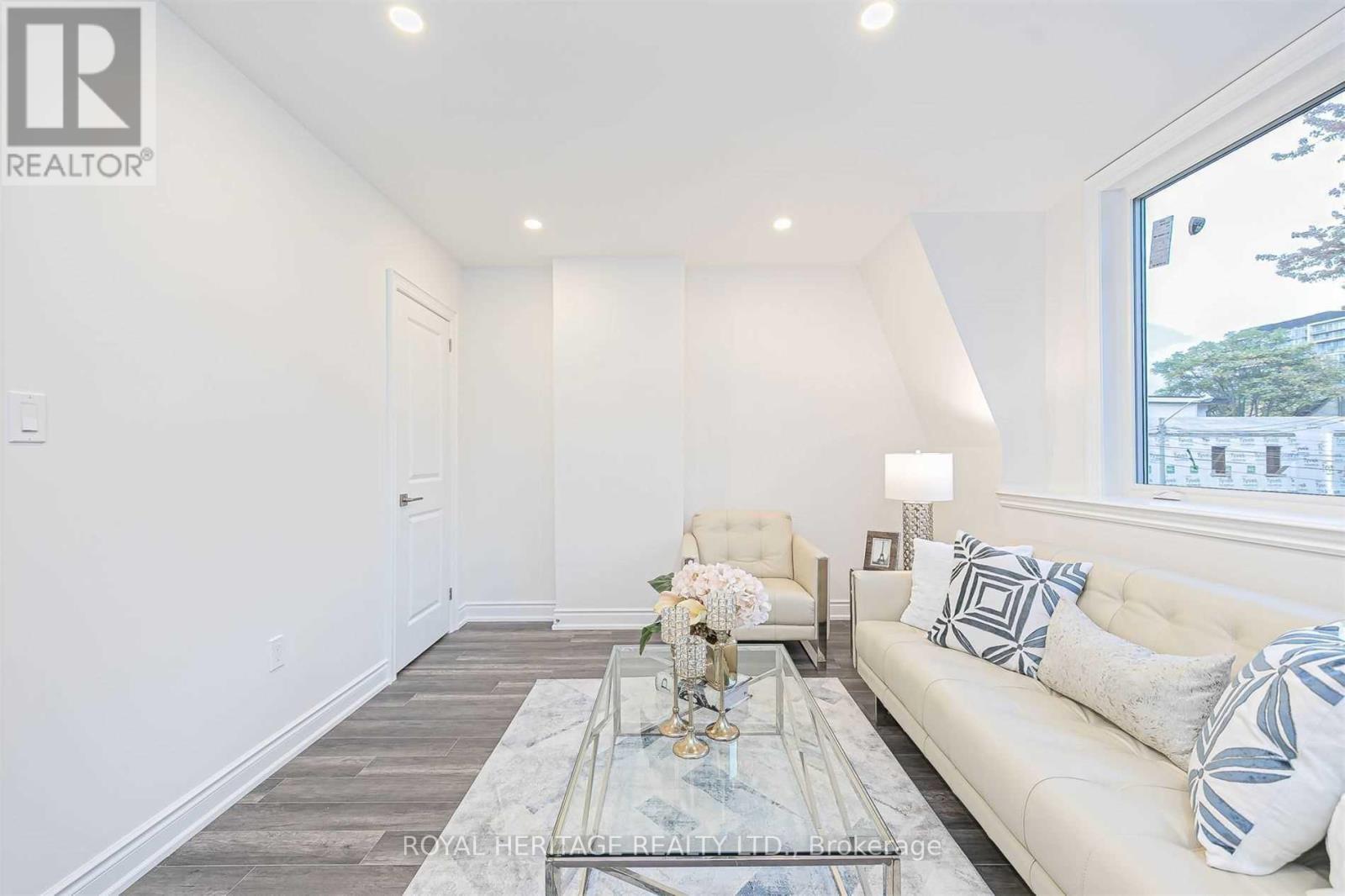 66a Bellevue Avenue, Toronto, Ontario  M5T 2N4 - Photo 15 - C12007016