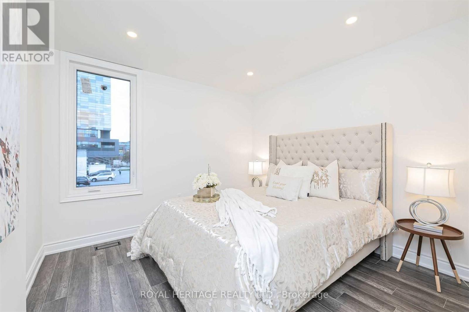 66a Bellevue Avenue, Toronto, Ontario  M5T 2N4 - Photo 17 - C12007016