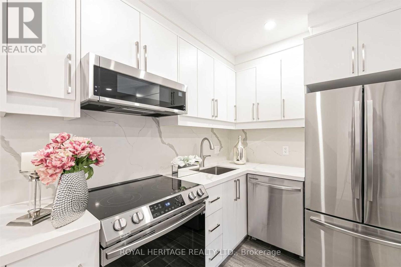 66a Bellevue Avenue, Toronto, Ontario  M5T 2N4 - Photo 8 - C12007016