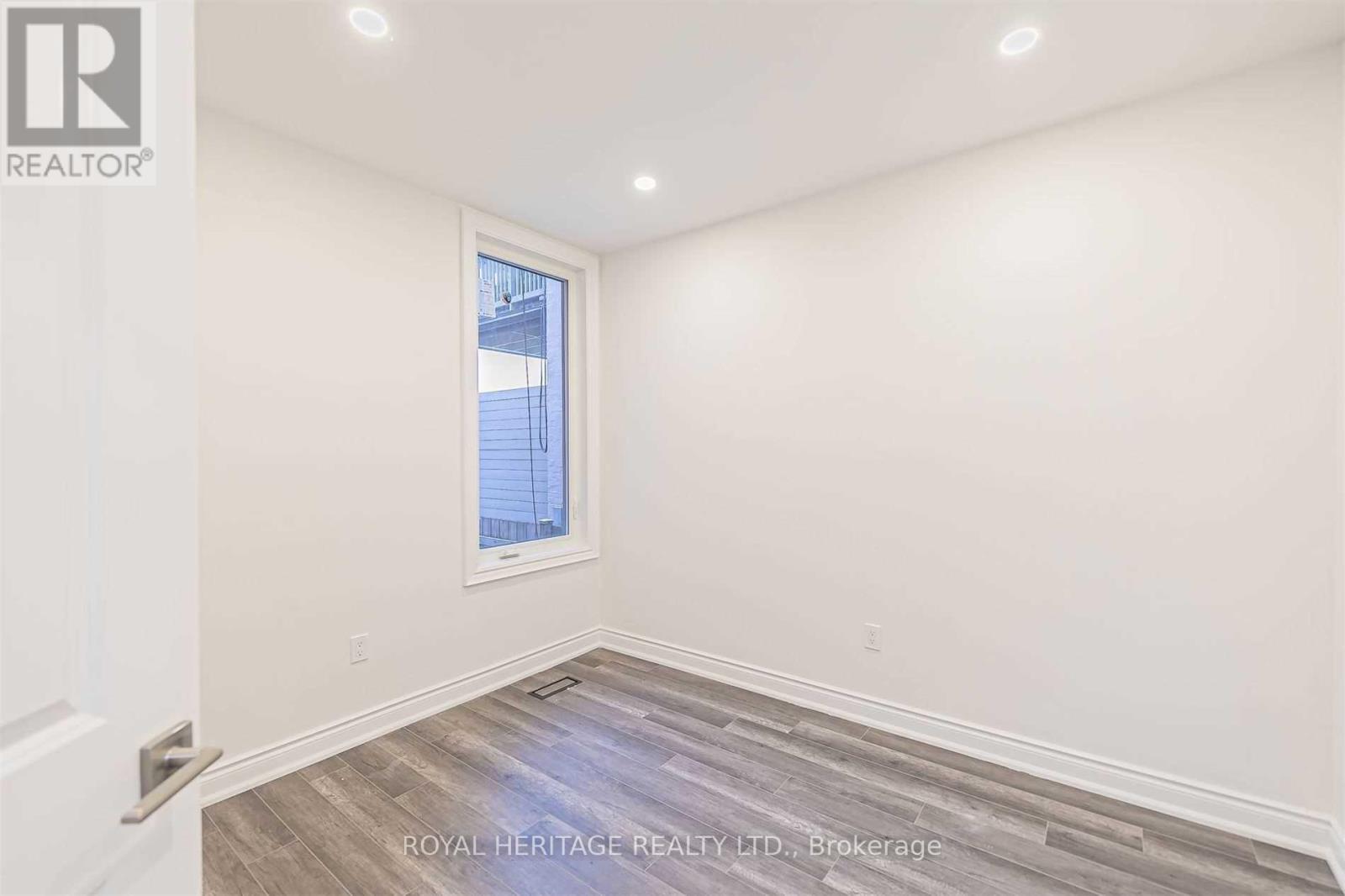 66a Bellevue Avenue, Toronto, Ontario  M5T 2N4 - Photo 9 - C12007016
