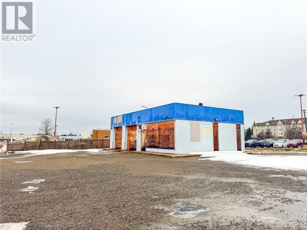 2015 Main Street, Moncton, New Brunswick  E1E 1J2 - Photo 3 - NB113610