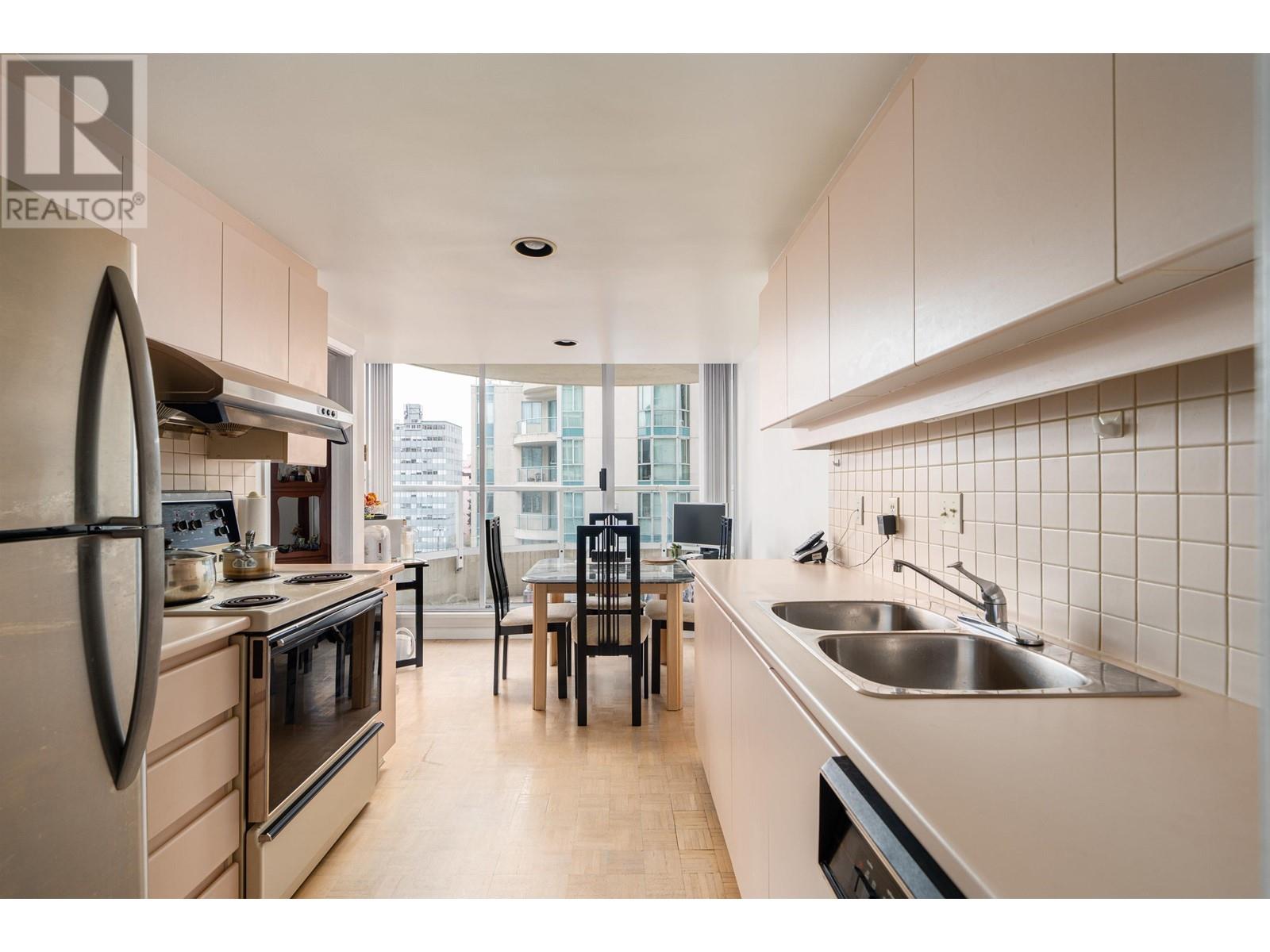 Listing Picture 8 of 20 : 903 717 JERVIS STREET, Vancouver / 溫哥華 - 魯藝地產 Yvonne Lu Group - MLS Medallion Club Member